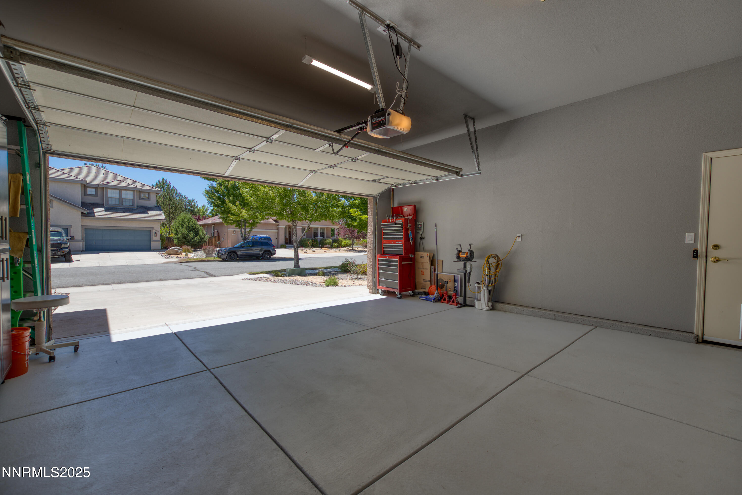 6485 Sun Flag Court