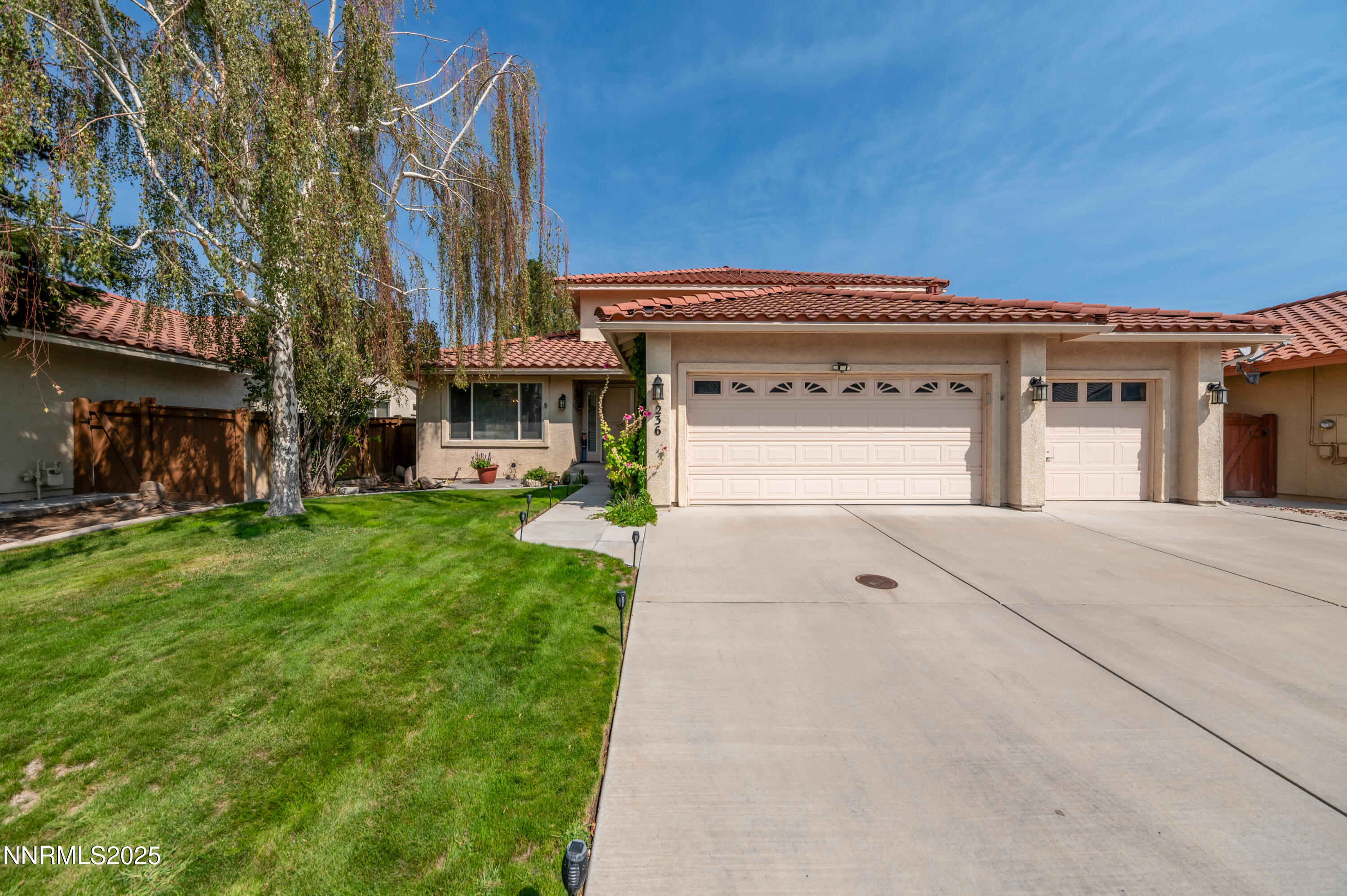 236 La Costa Avenue