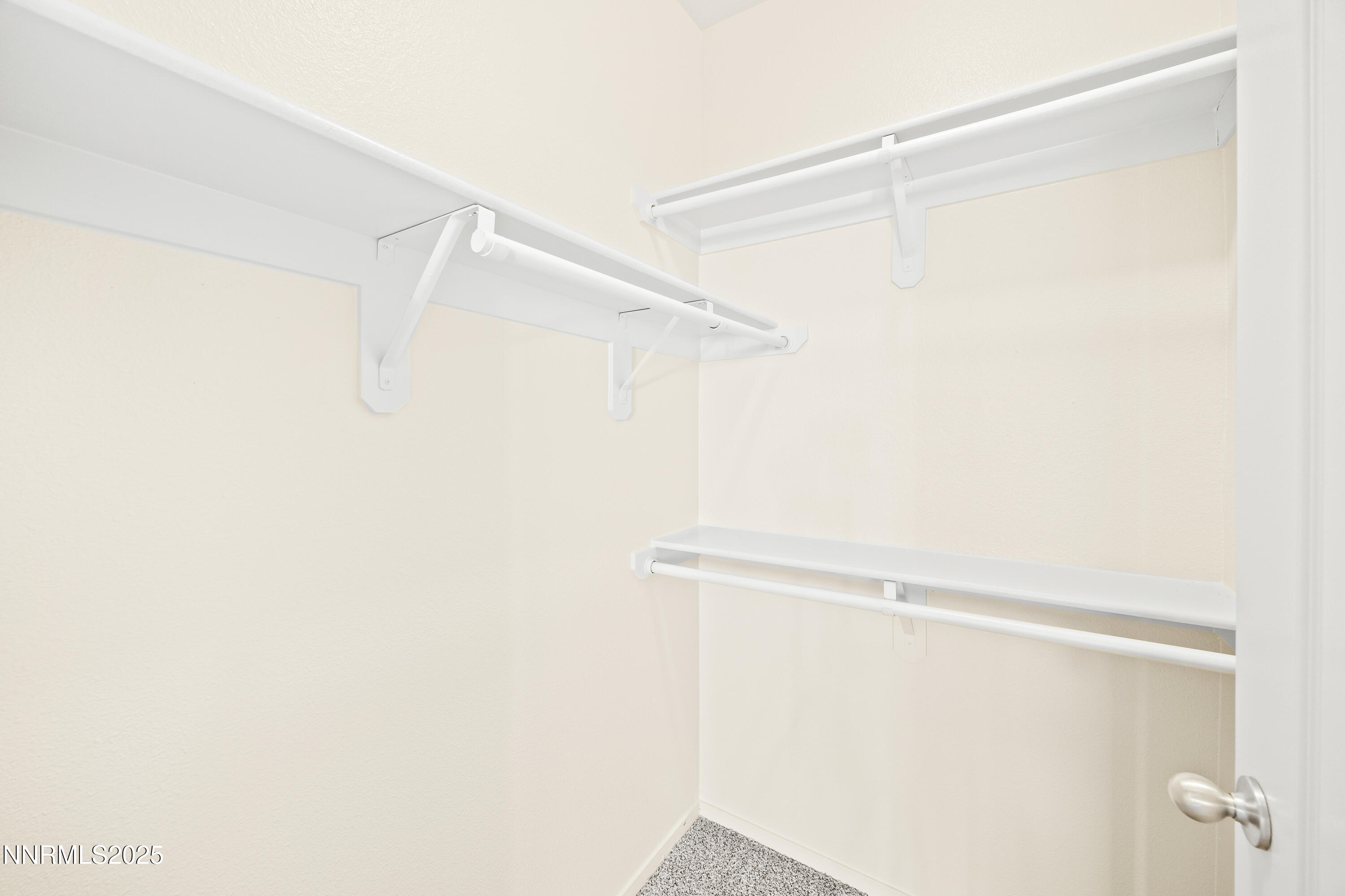 6850 Sharlands Avenue, T1116