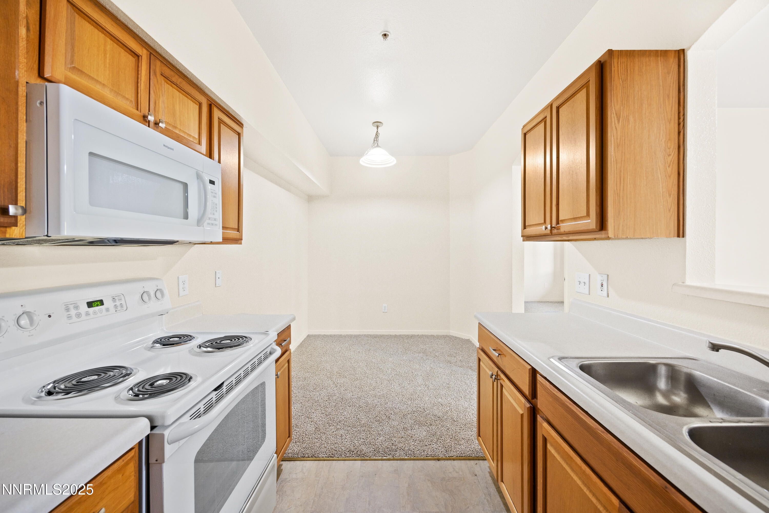 6850 Sharlands Avenue, T1116