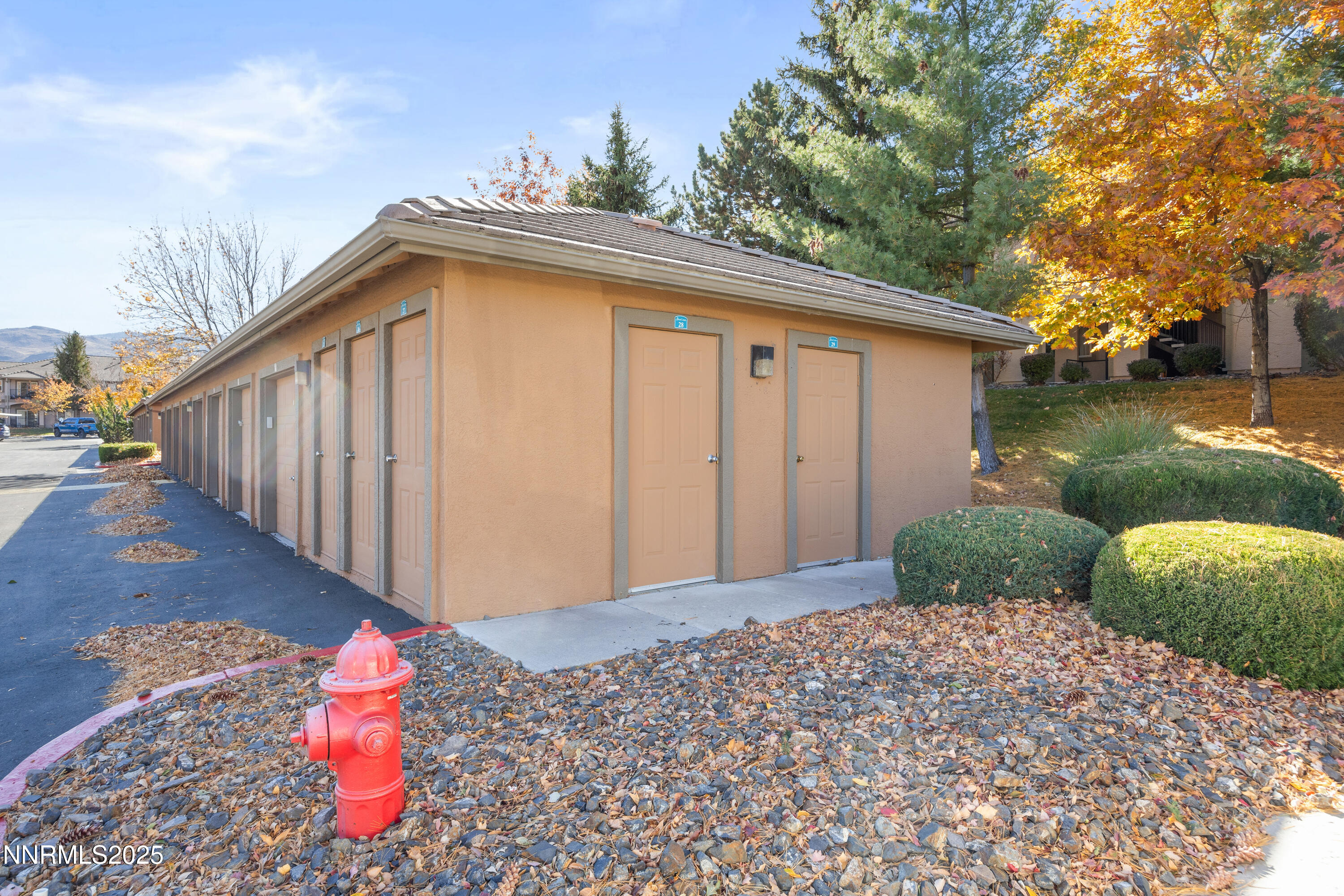 6850 Sharlands Avenue, E1019