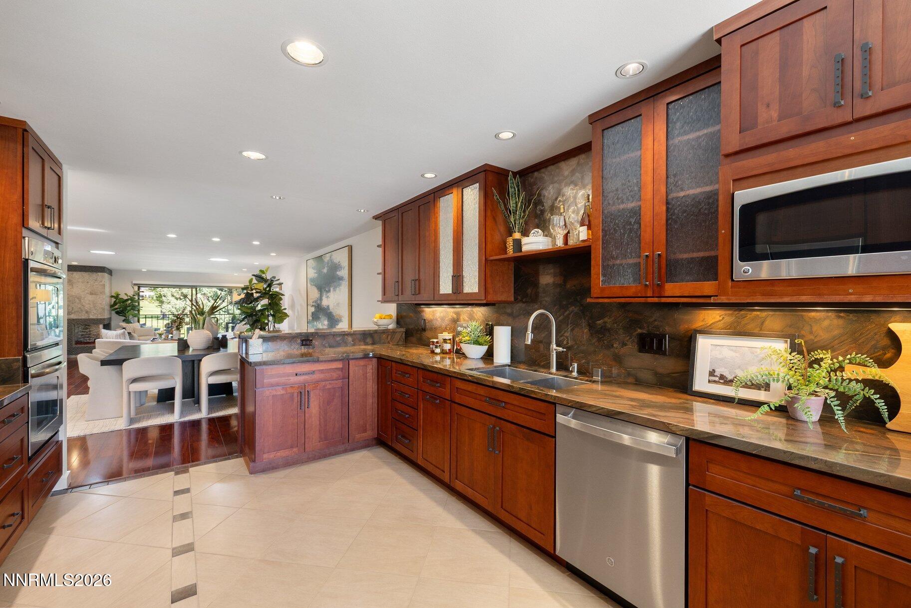 4881 Lakeridge Terrace