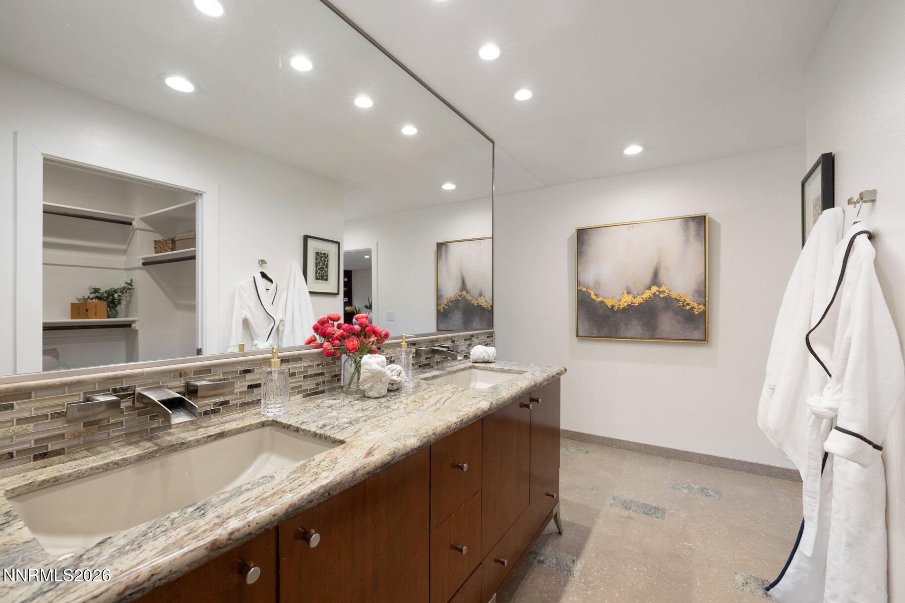 4881 Lakeridge Terrace