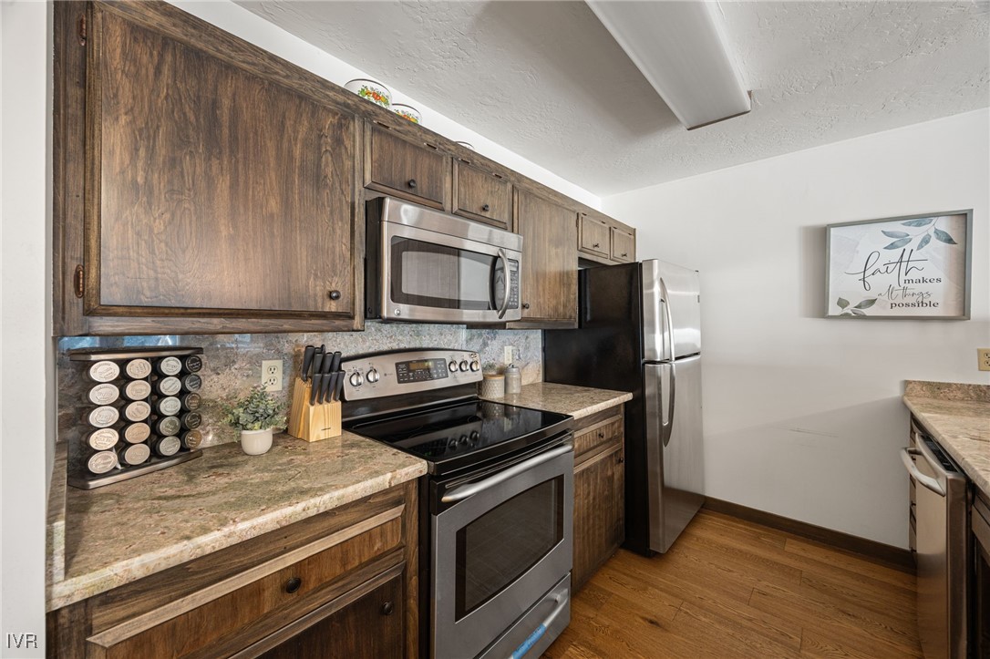 954 Fairway Boulevard 8