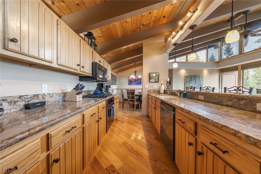 725 Fairview Boulevard 11