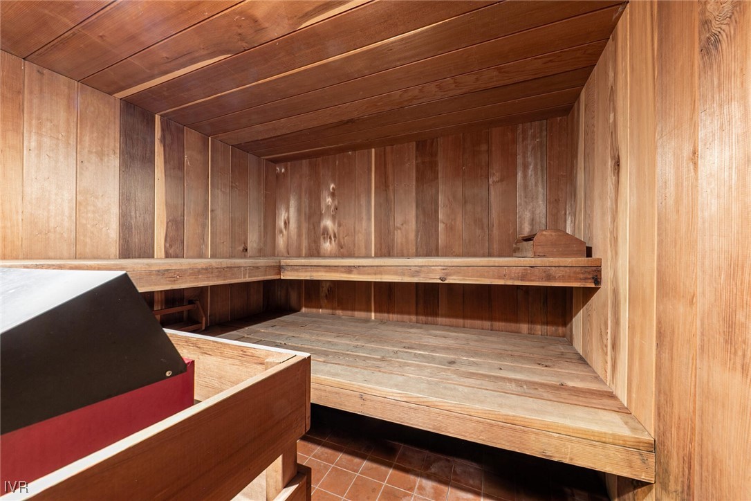 725 Fairview Boulevard 11