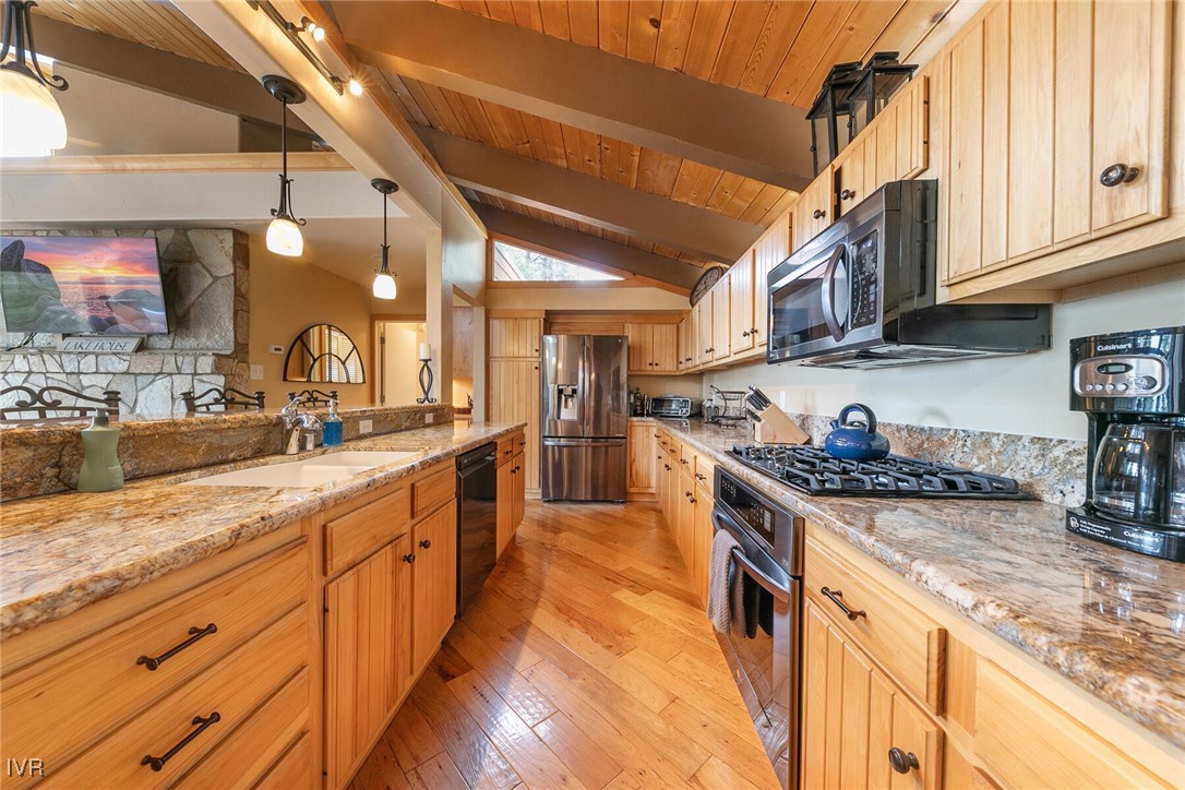 725 Fairview Boulevard 11