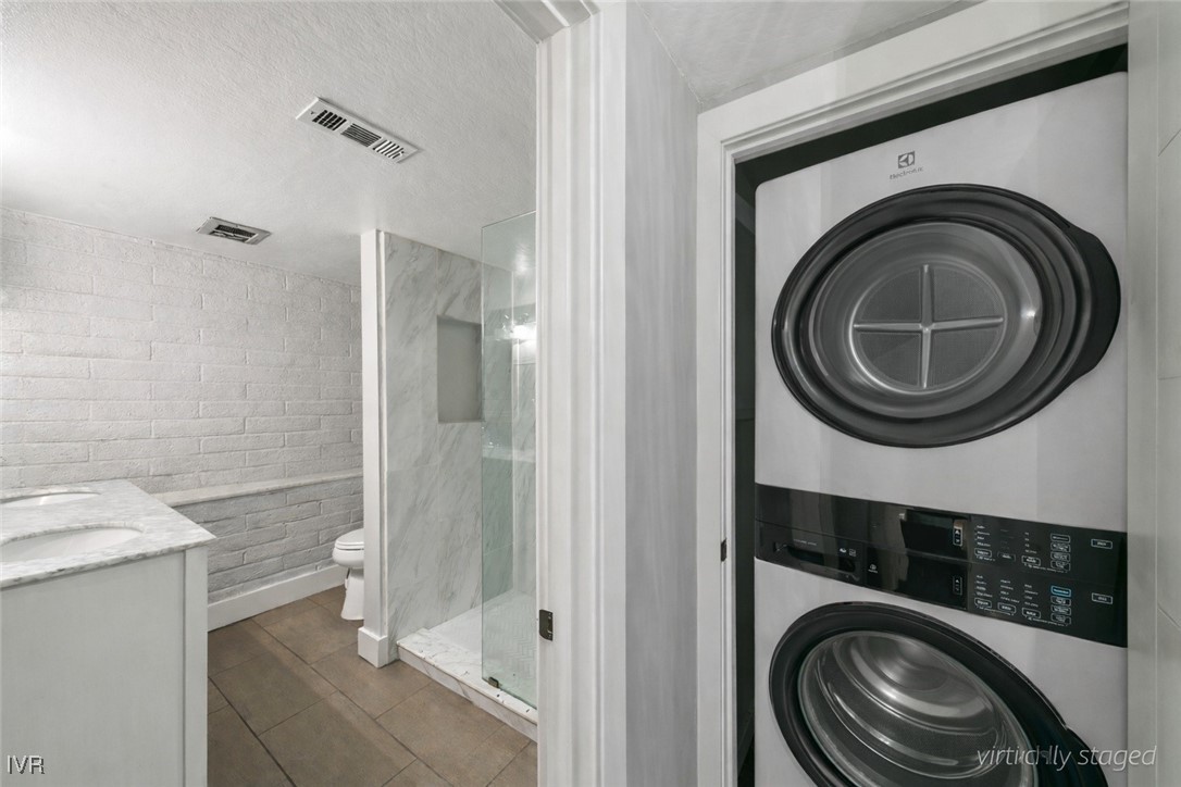 120 Country Club Drive 3