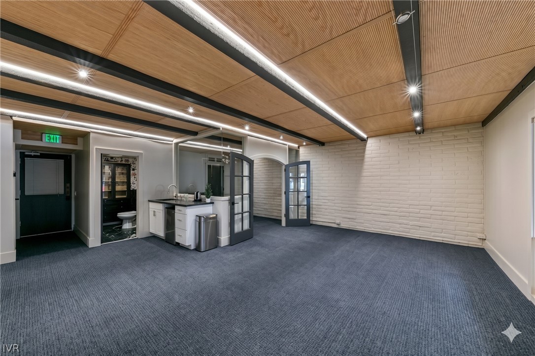 120 Country Club Drive 3