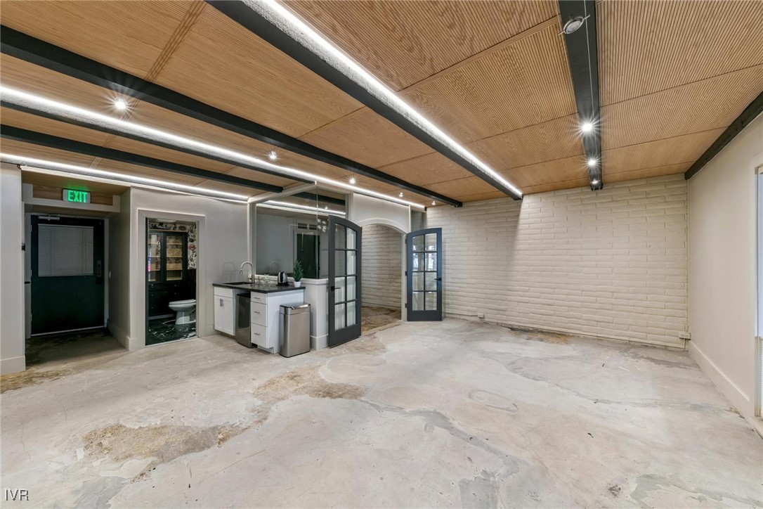 120 Country Club Drive 3