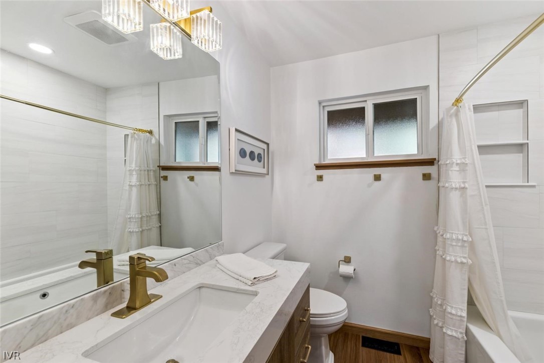 866 Northwood Boulevard 44