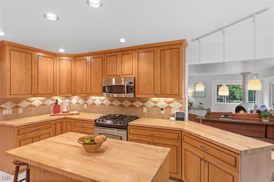 433 Winding Way