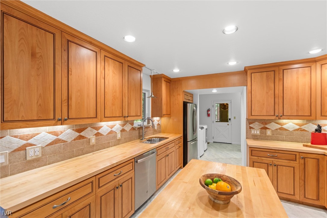 433 Winding Way
