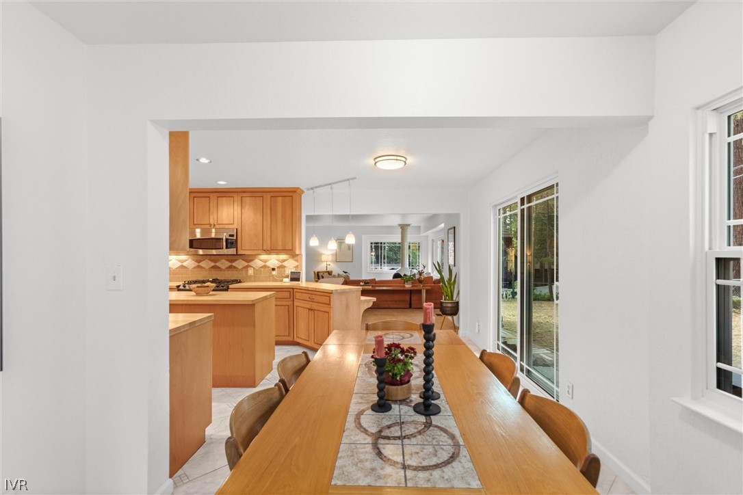 433 Winding Way