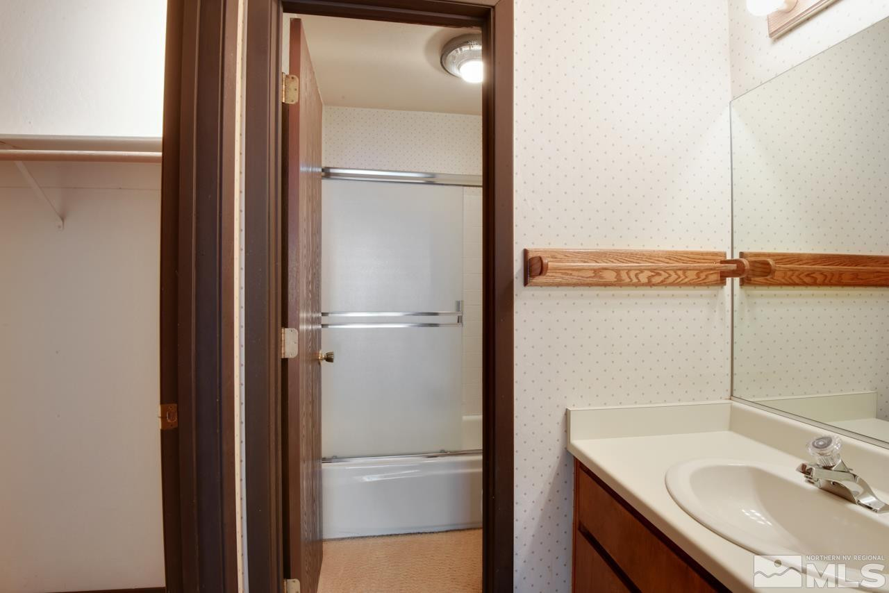 807 Alder Avenue, 38