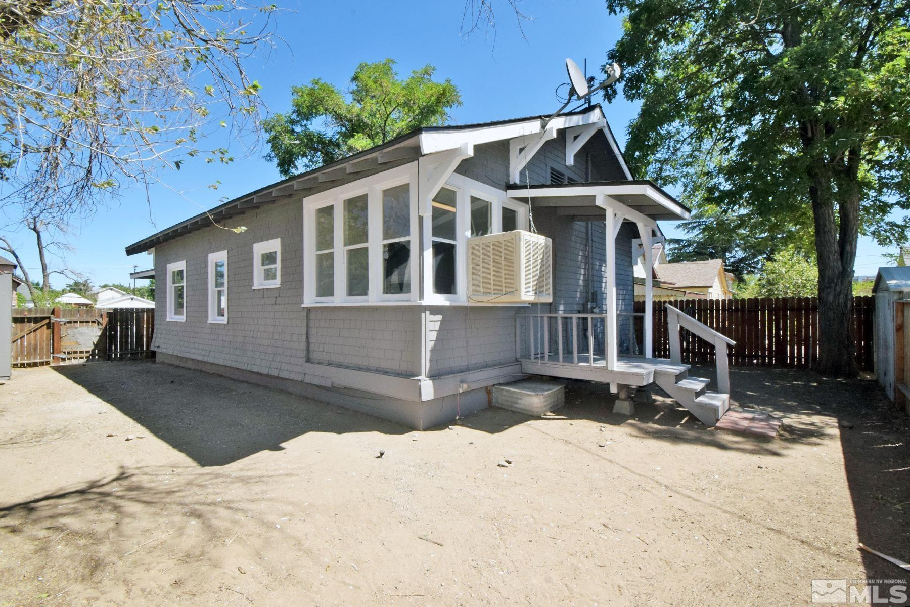 1637 & 1637 1/2 C Street