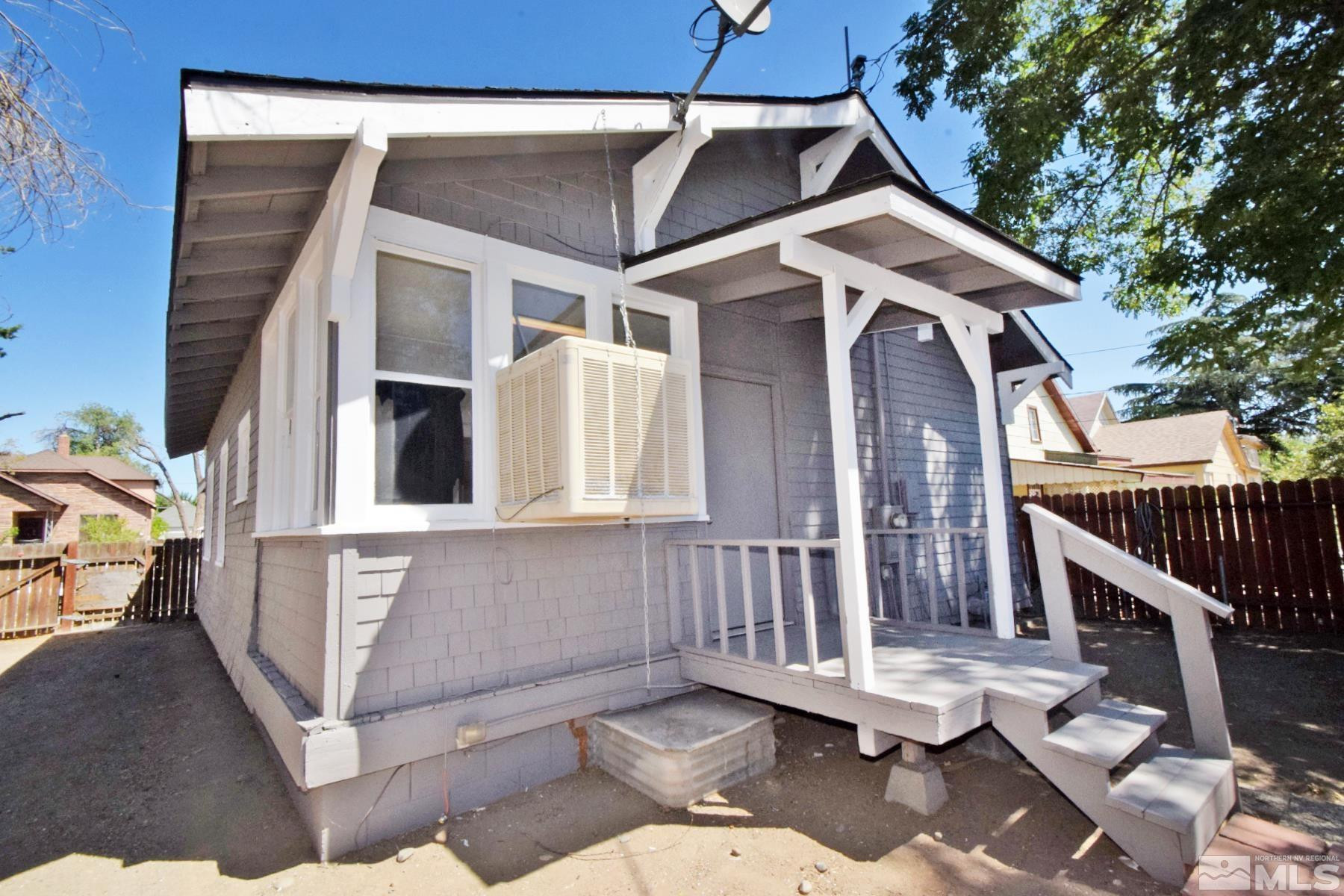 1637 & 1637 1/2 C Street