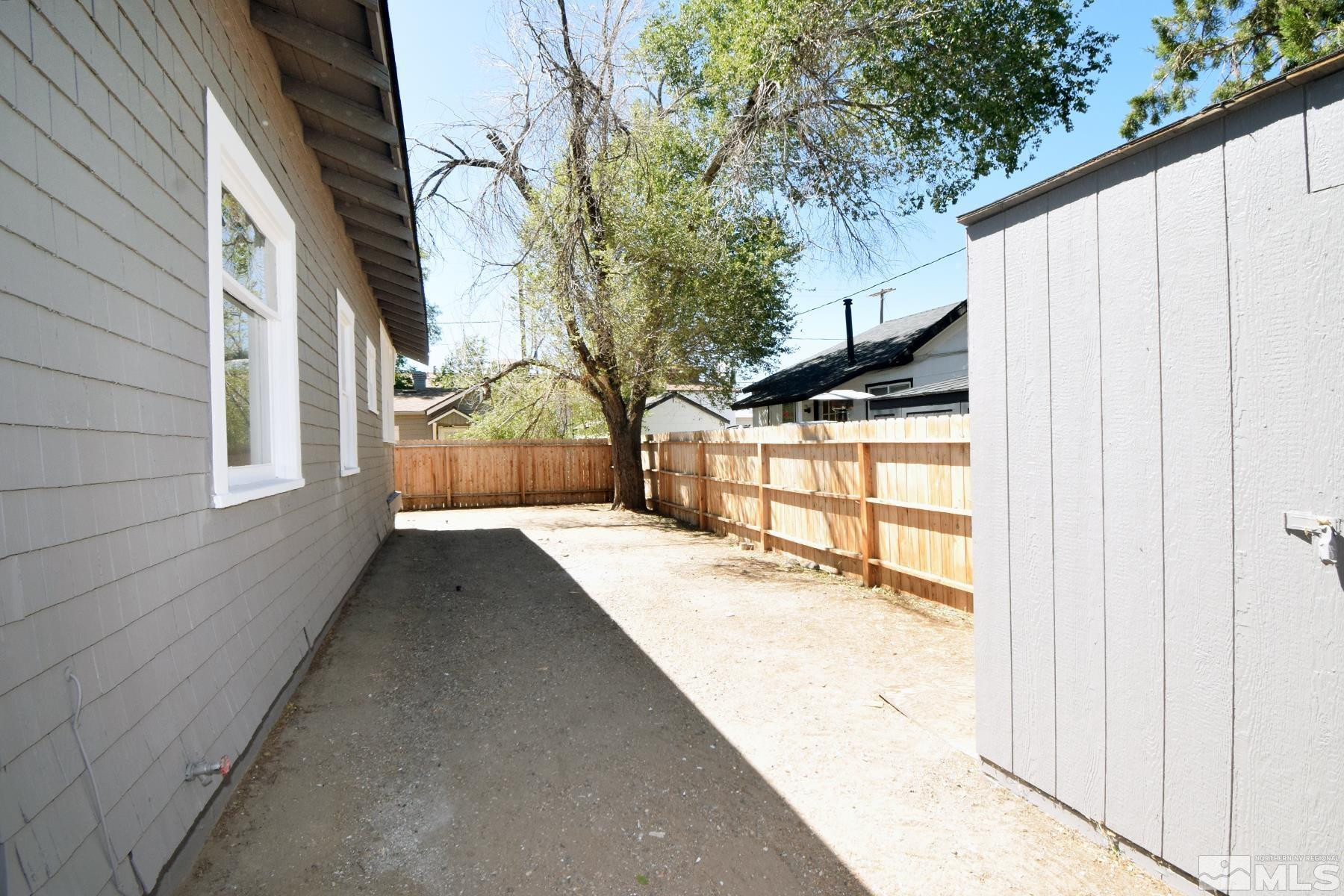 1637 & 1637 1/2 C Street