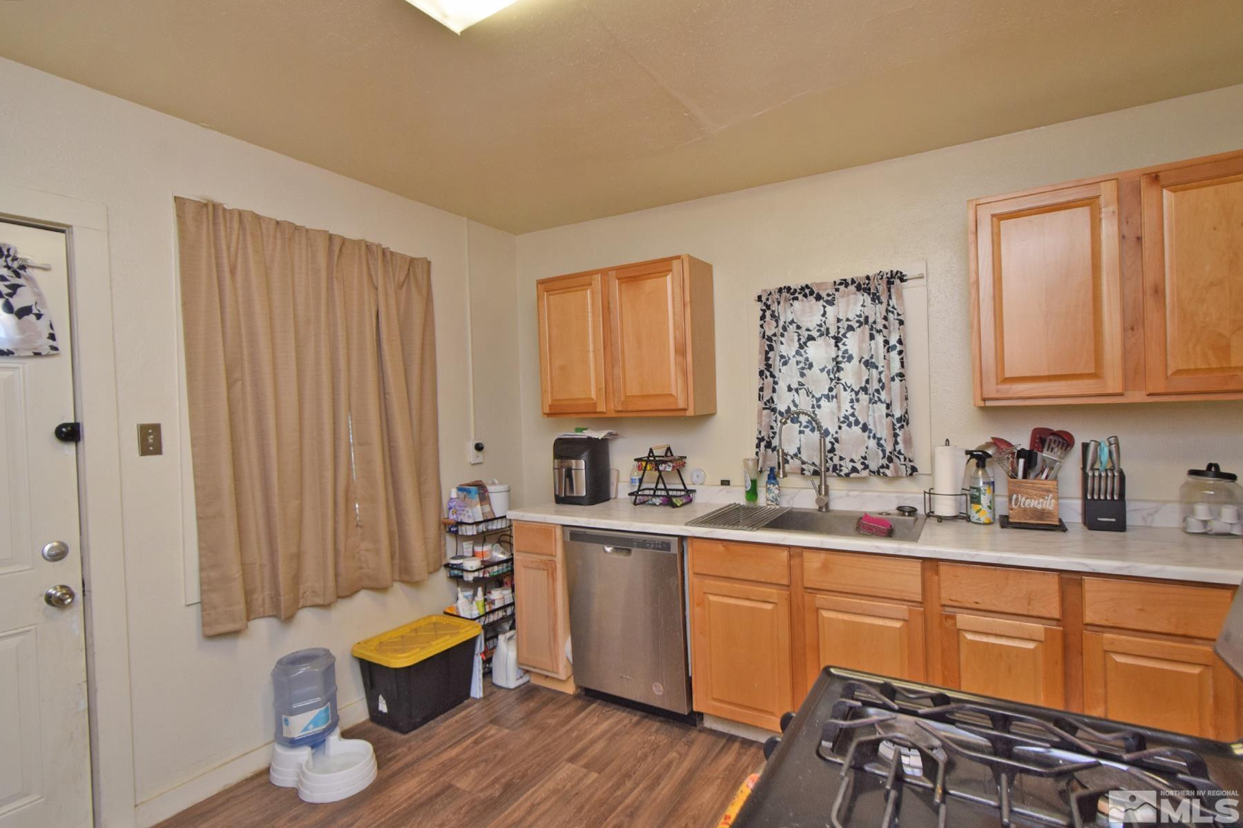 1637 & 1637 1/2 C Street