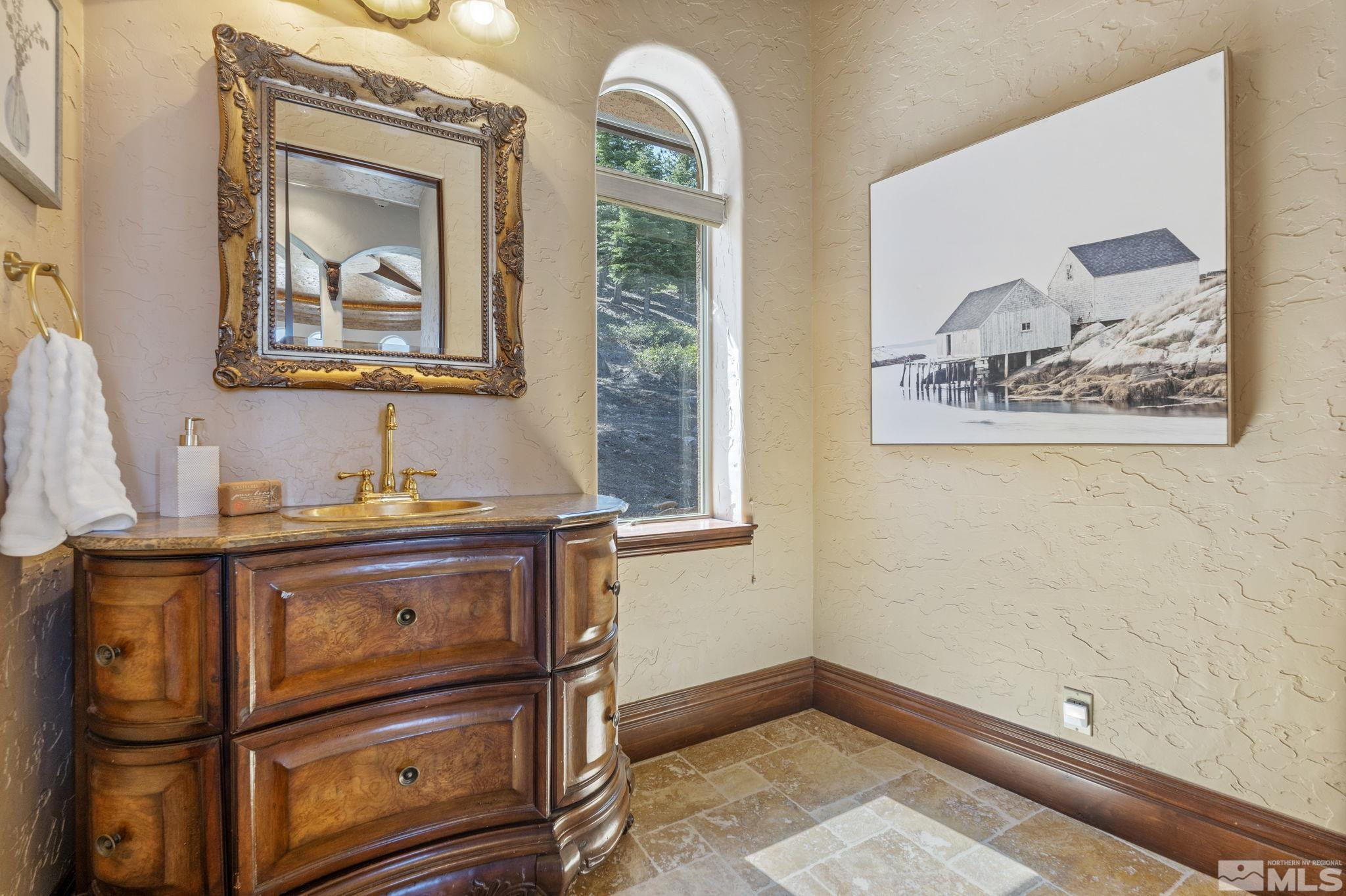 115 W Jeffrey Pine Road