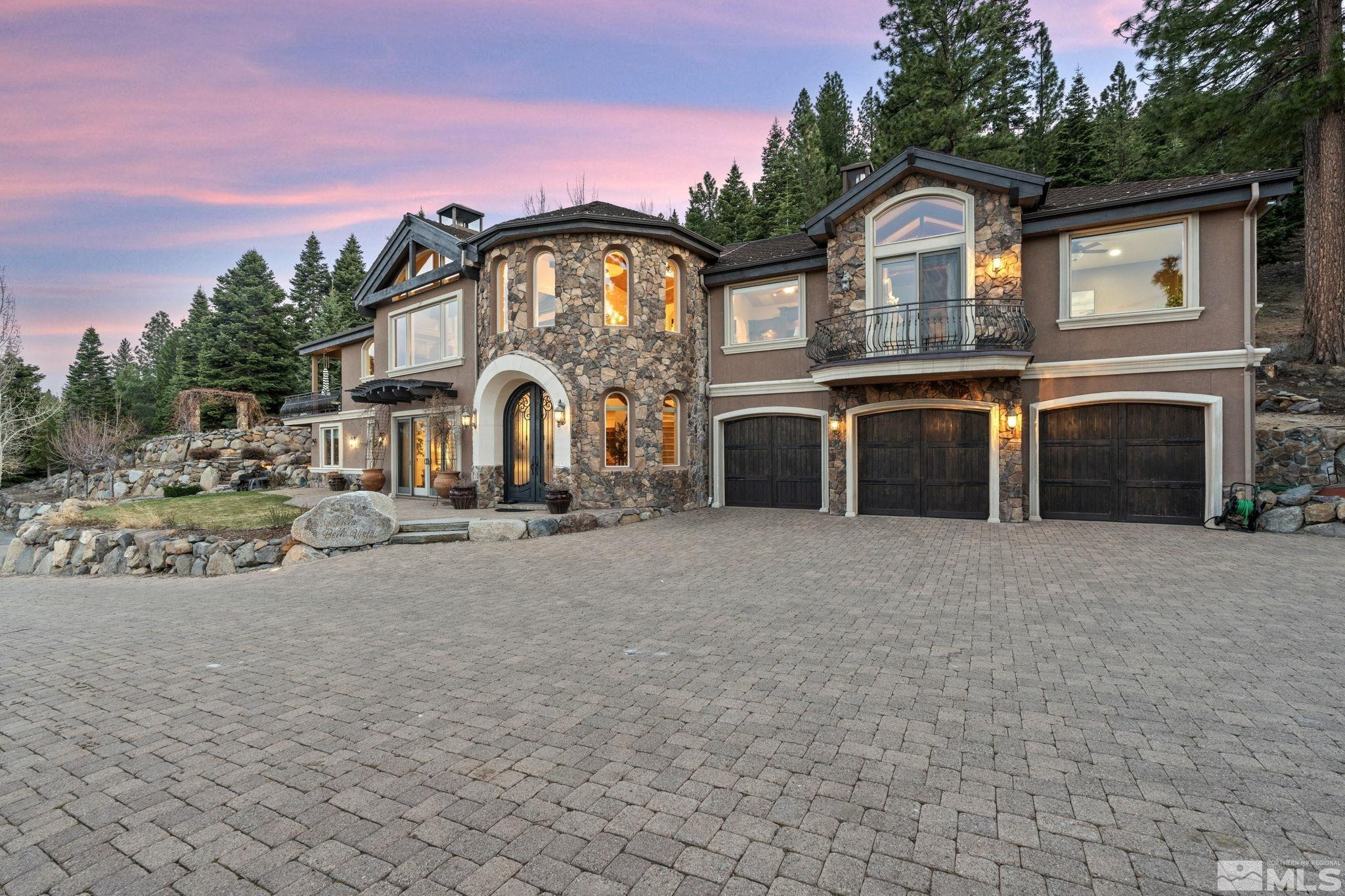 115 W Jeffrey Pine Road