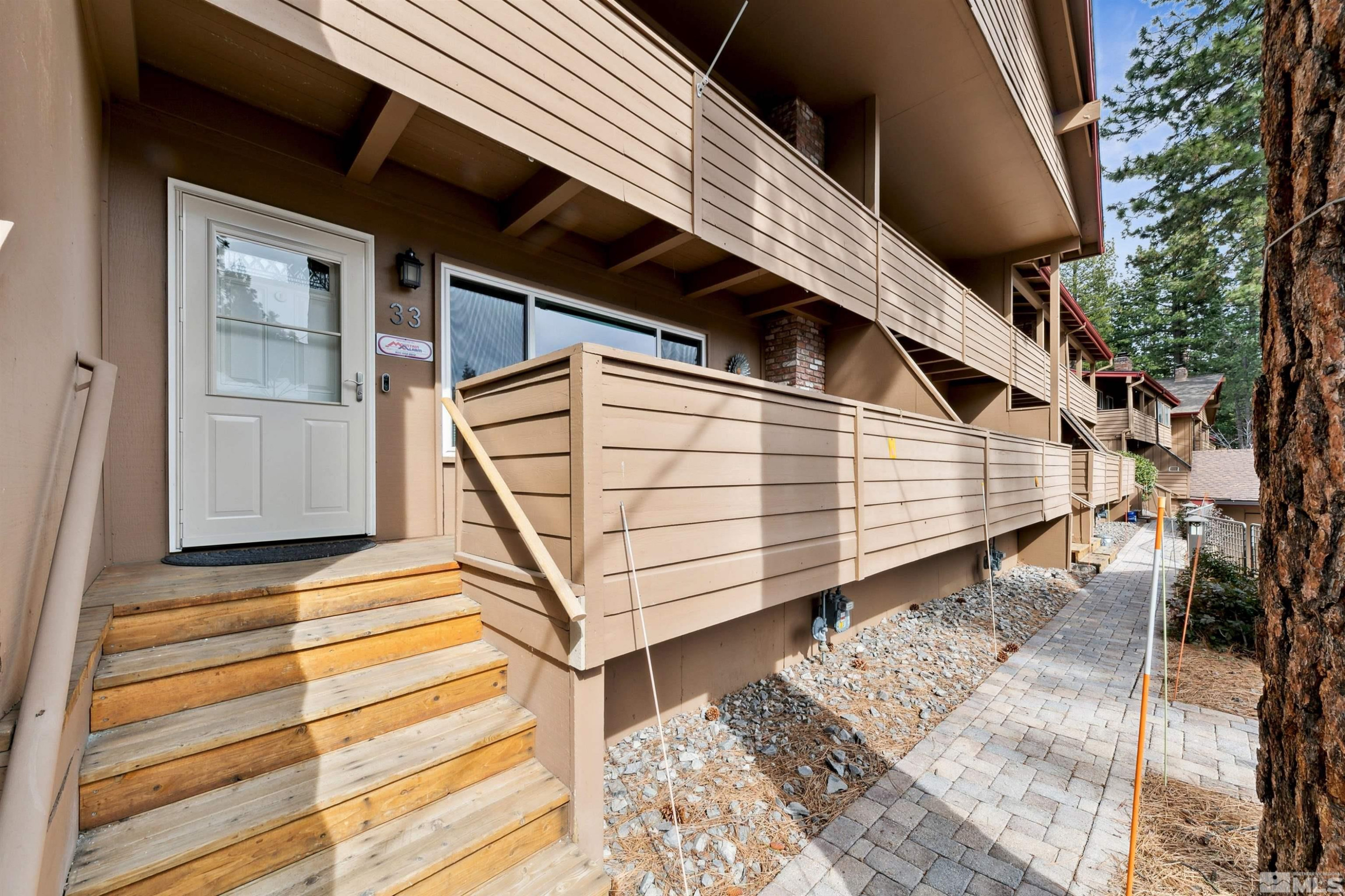 866 Northwood, 33