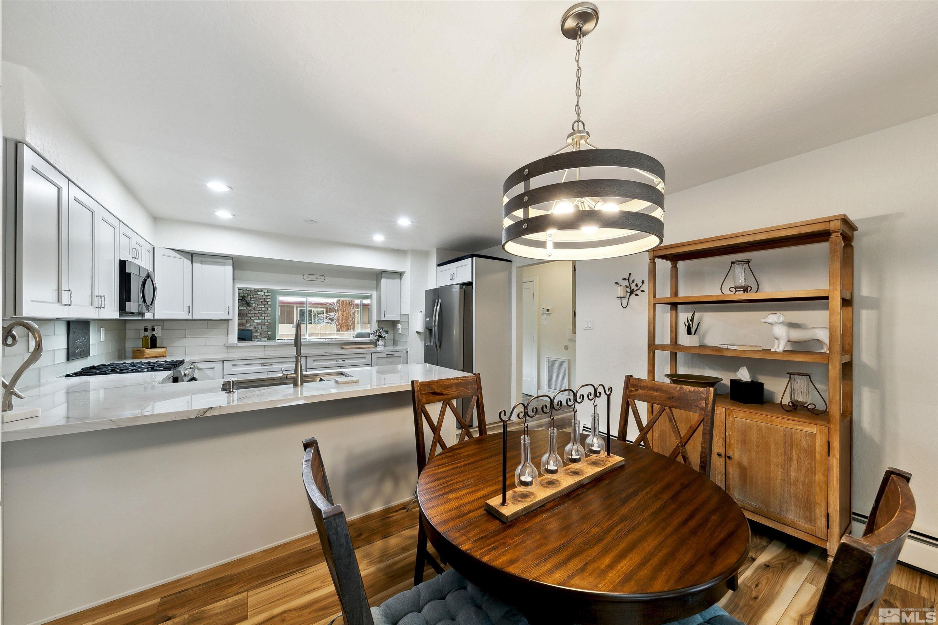 866 Northwood, 33