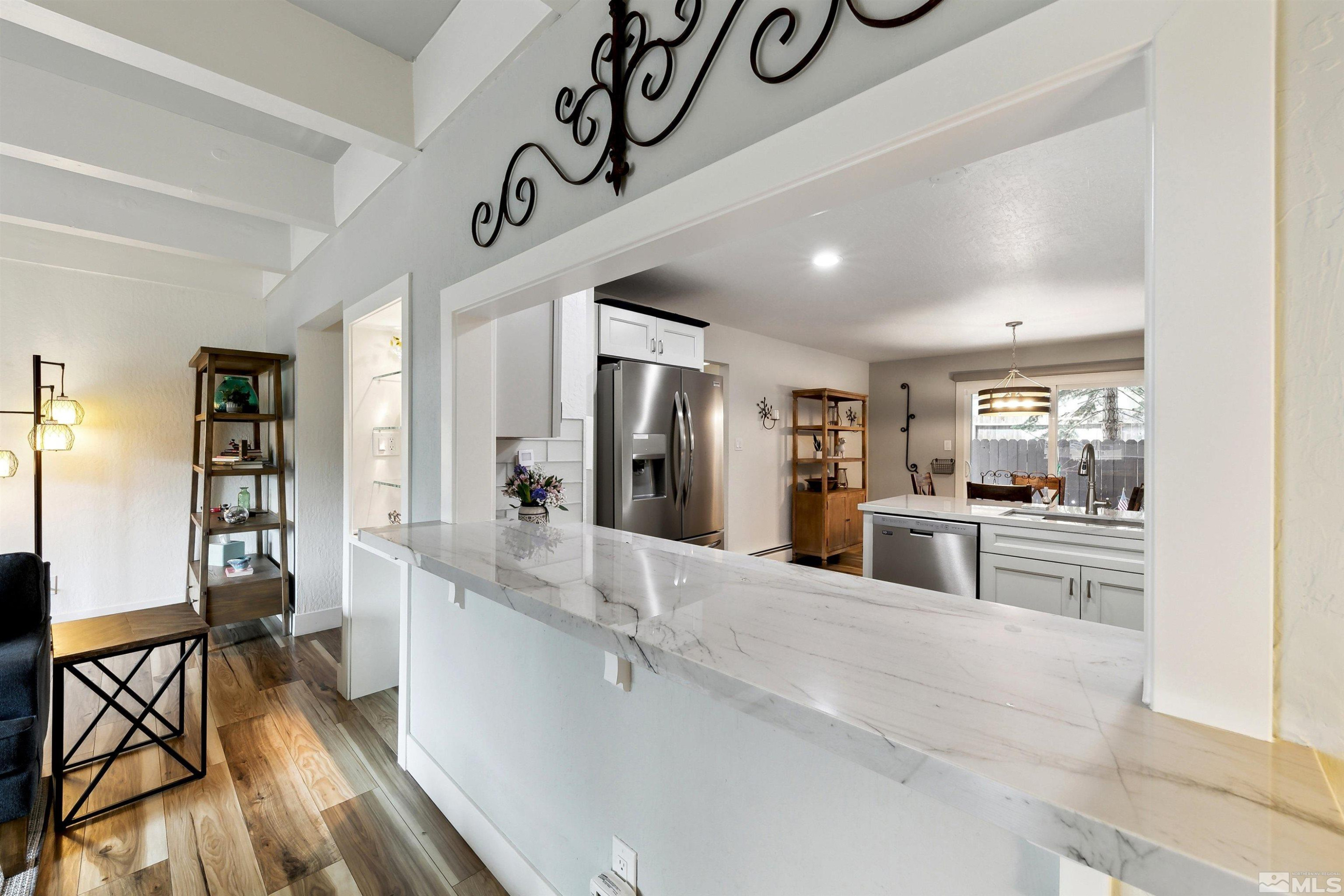 866 Northwood, 33