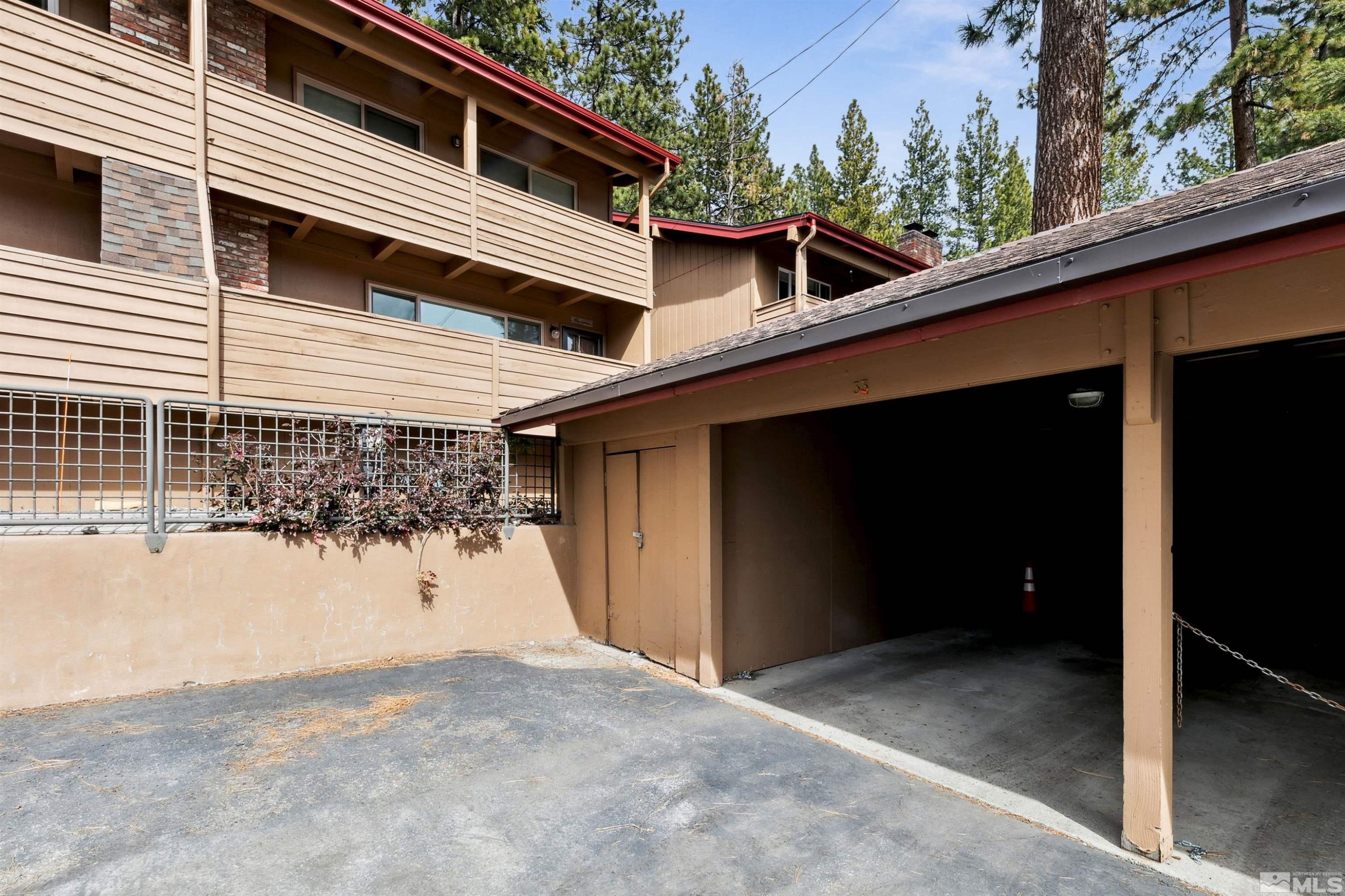 866 Northwood, 33