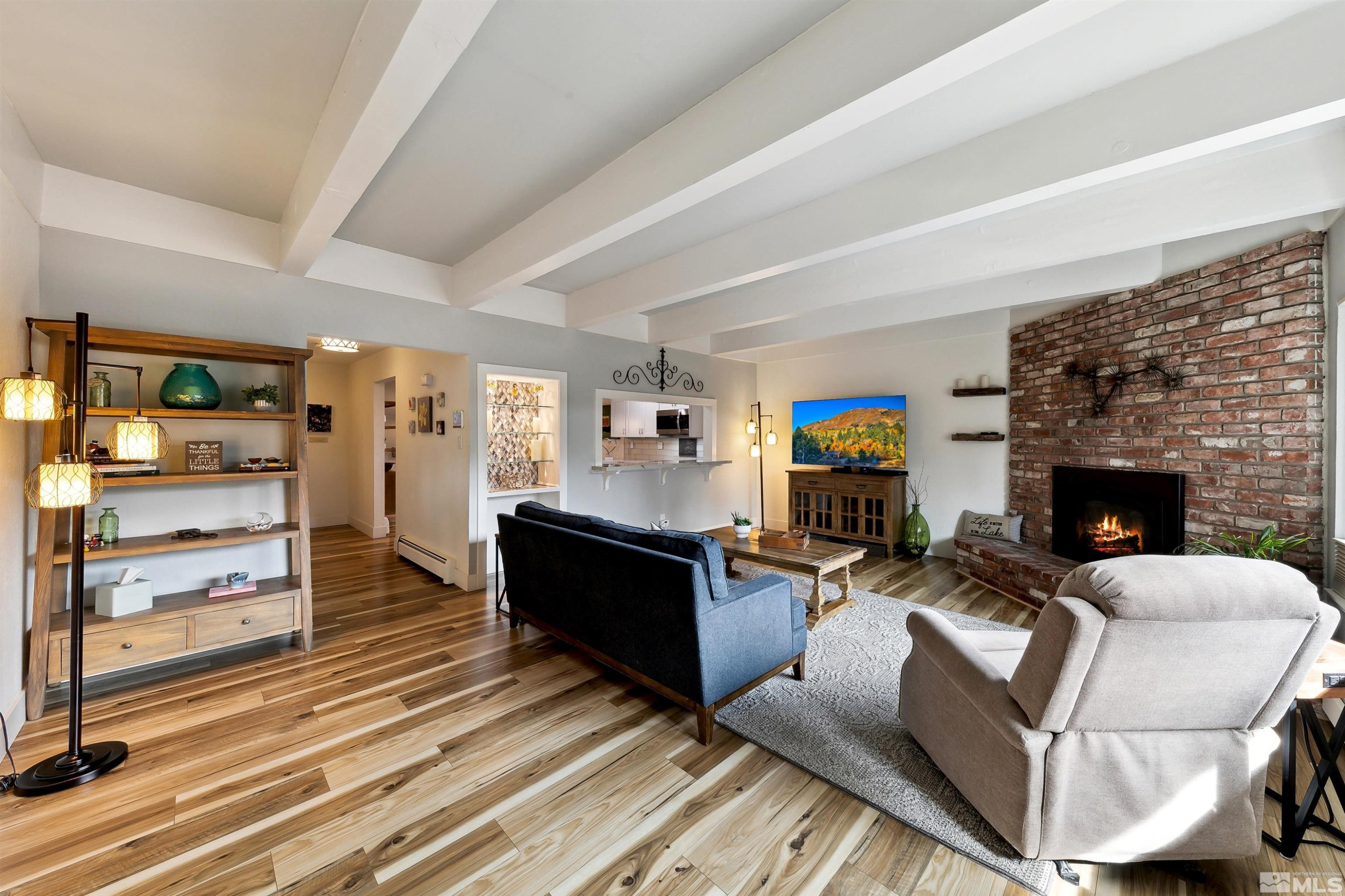 866 Northwood, 33
