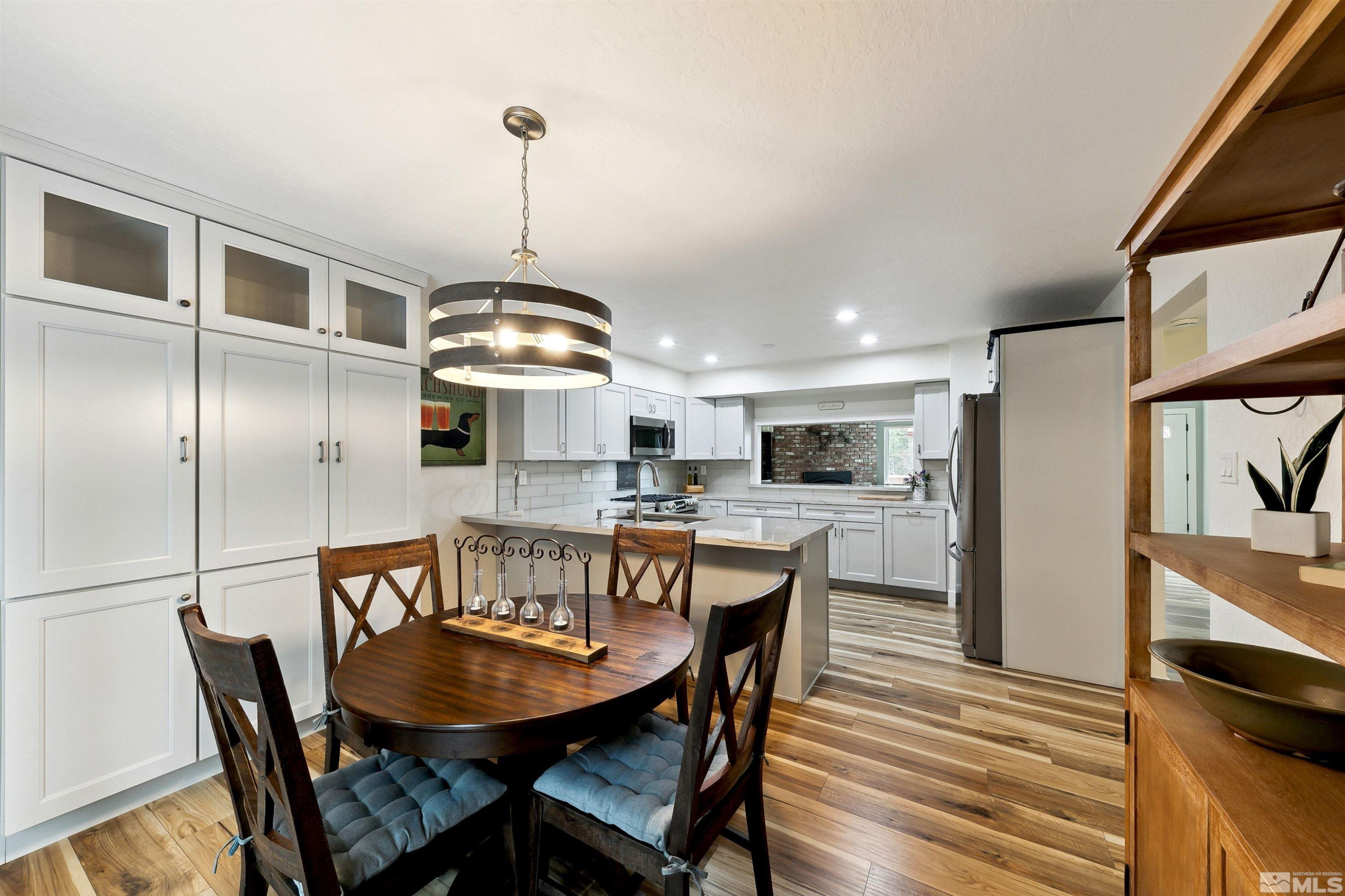 866 Northwood, 33