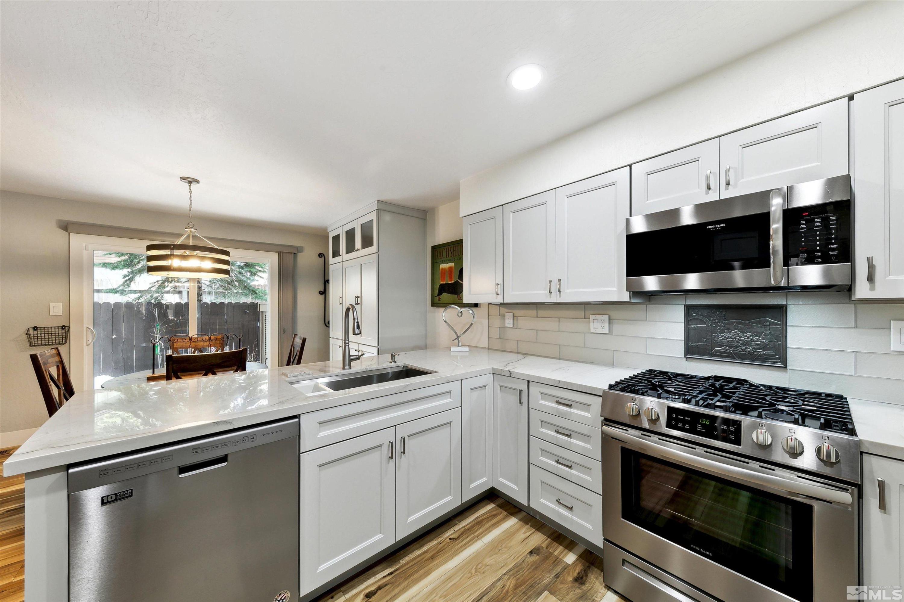 866 Northwood, 33
