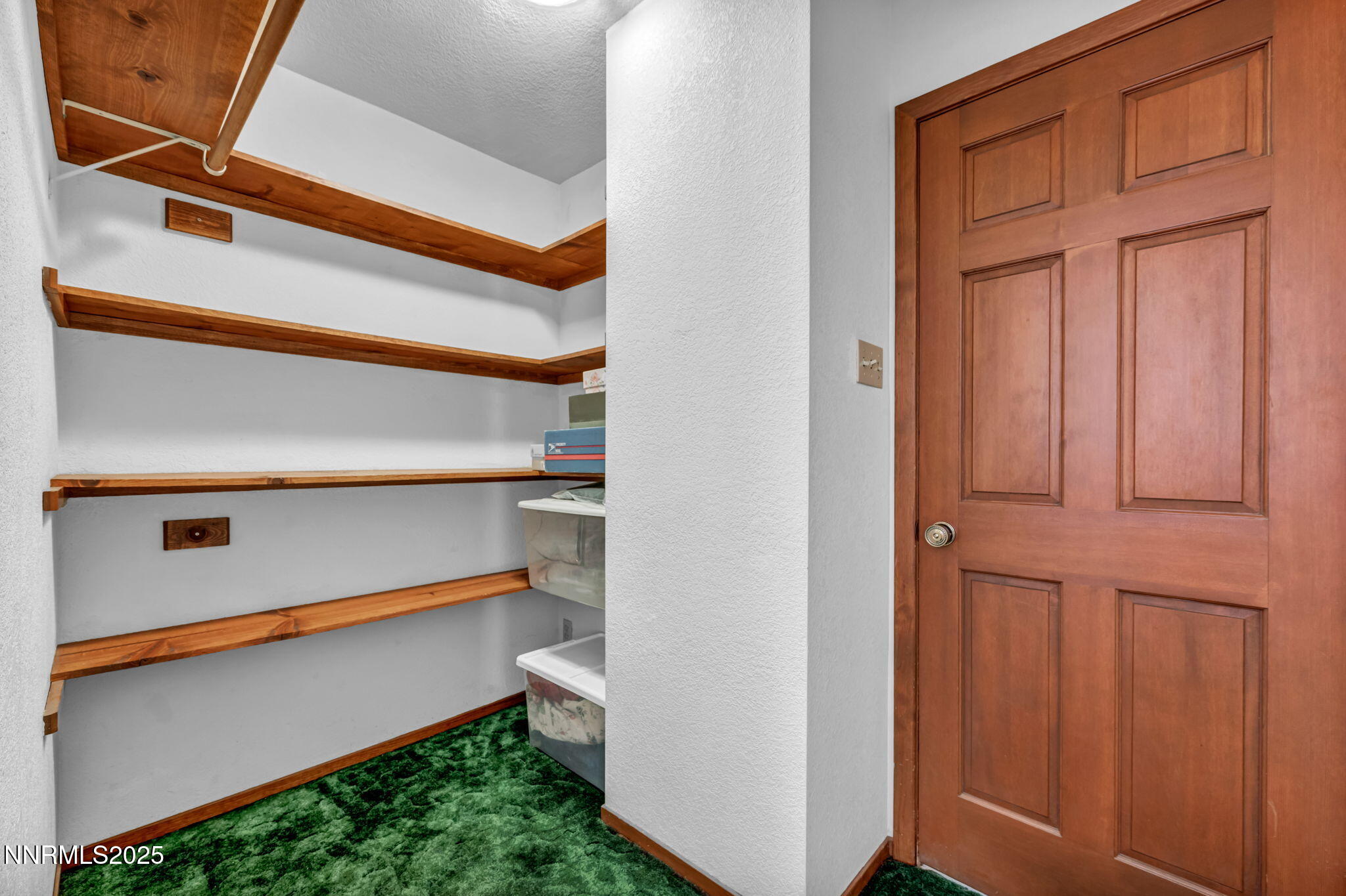 621 Woodridge Circle