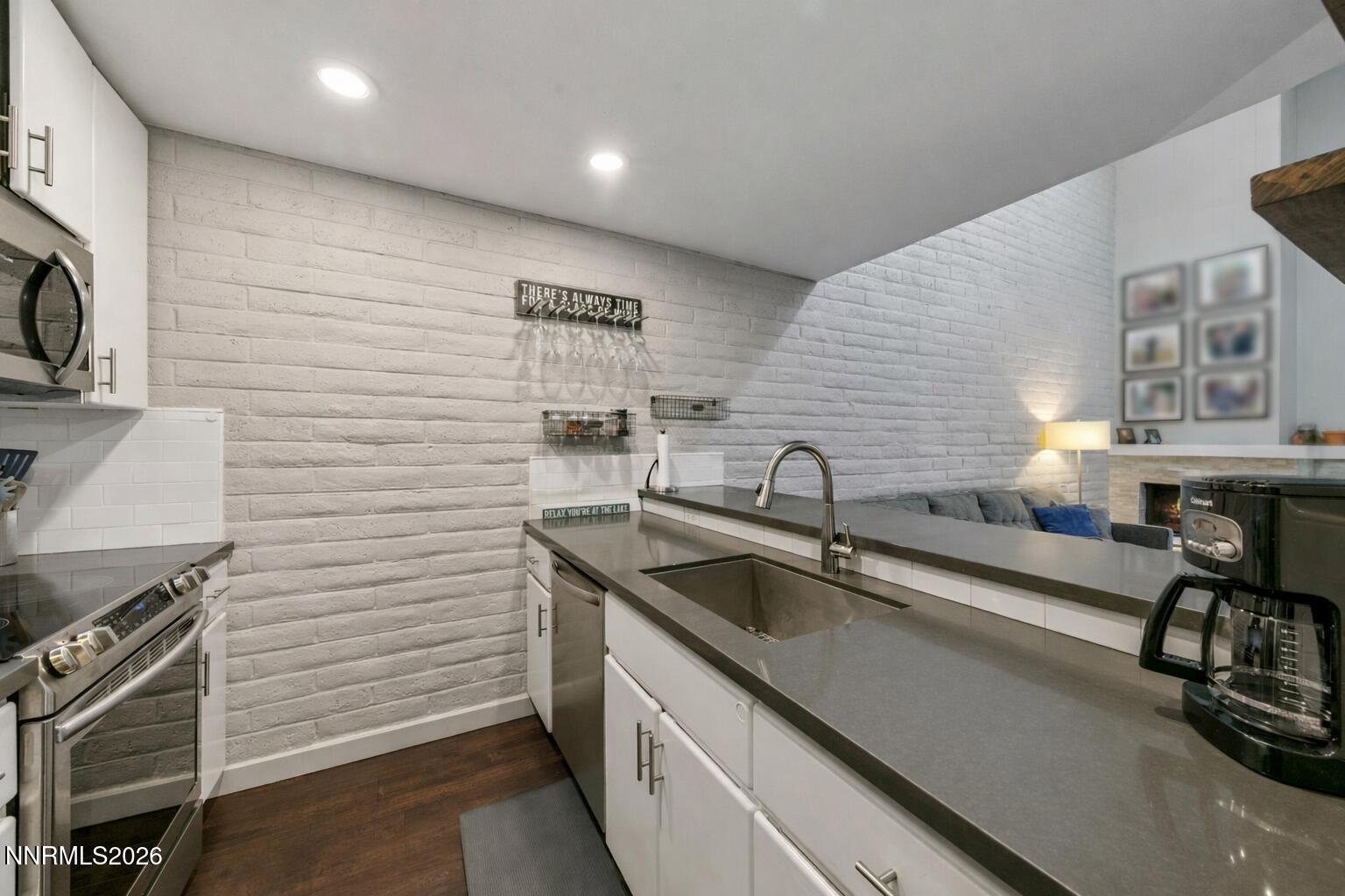 120 Country Club Drive Unit 3