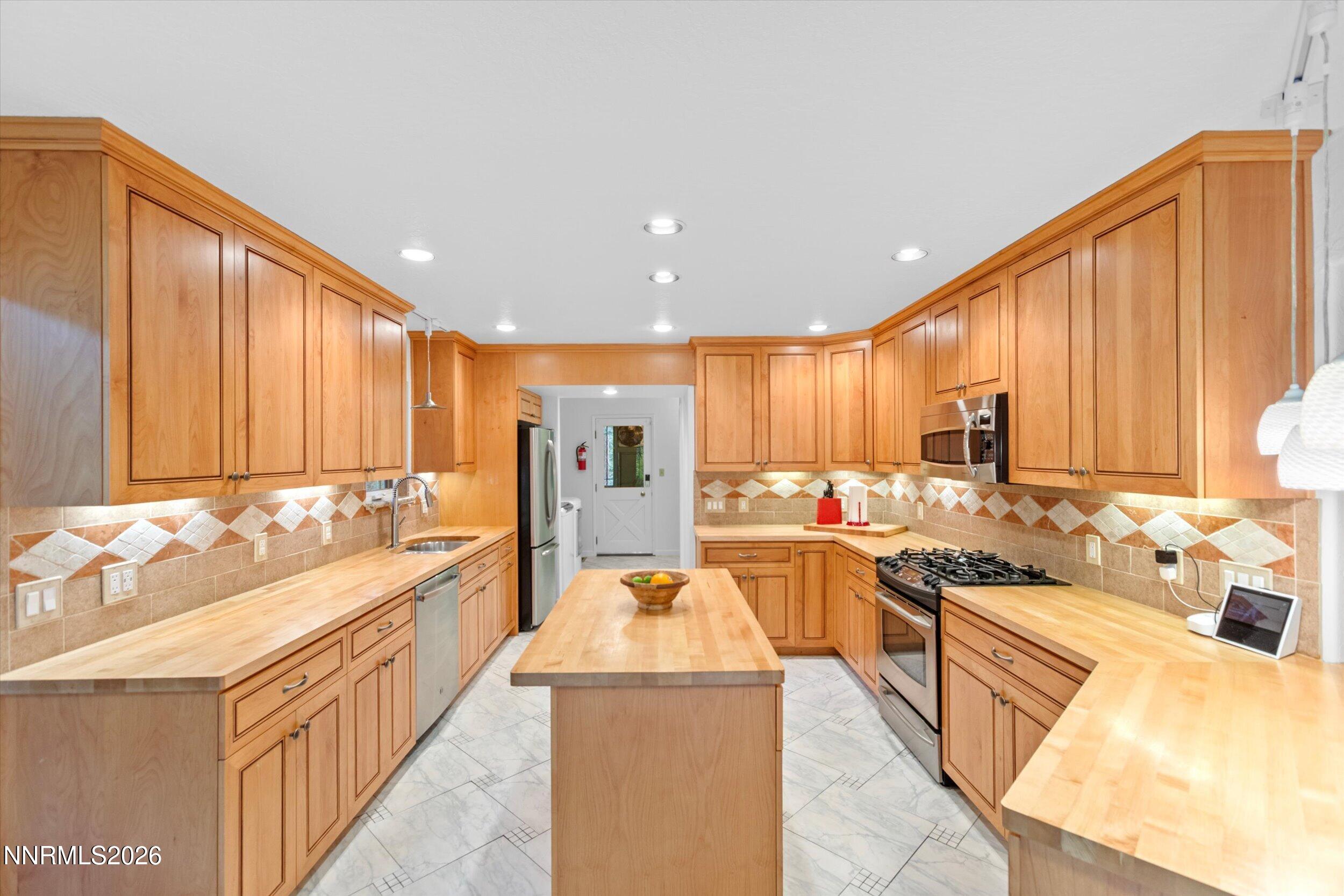 433 Winding Way