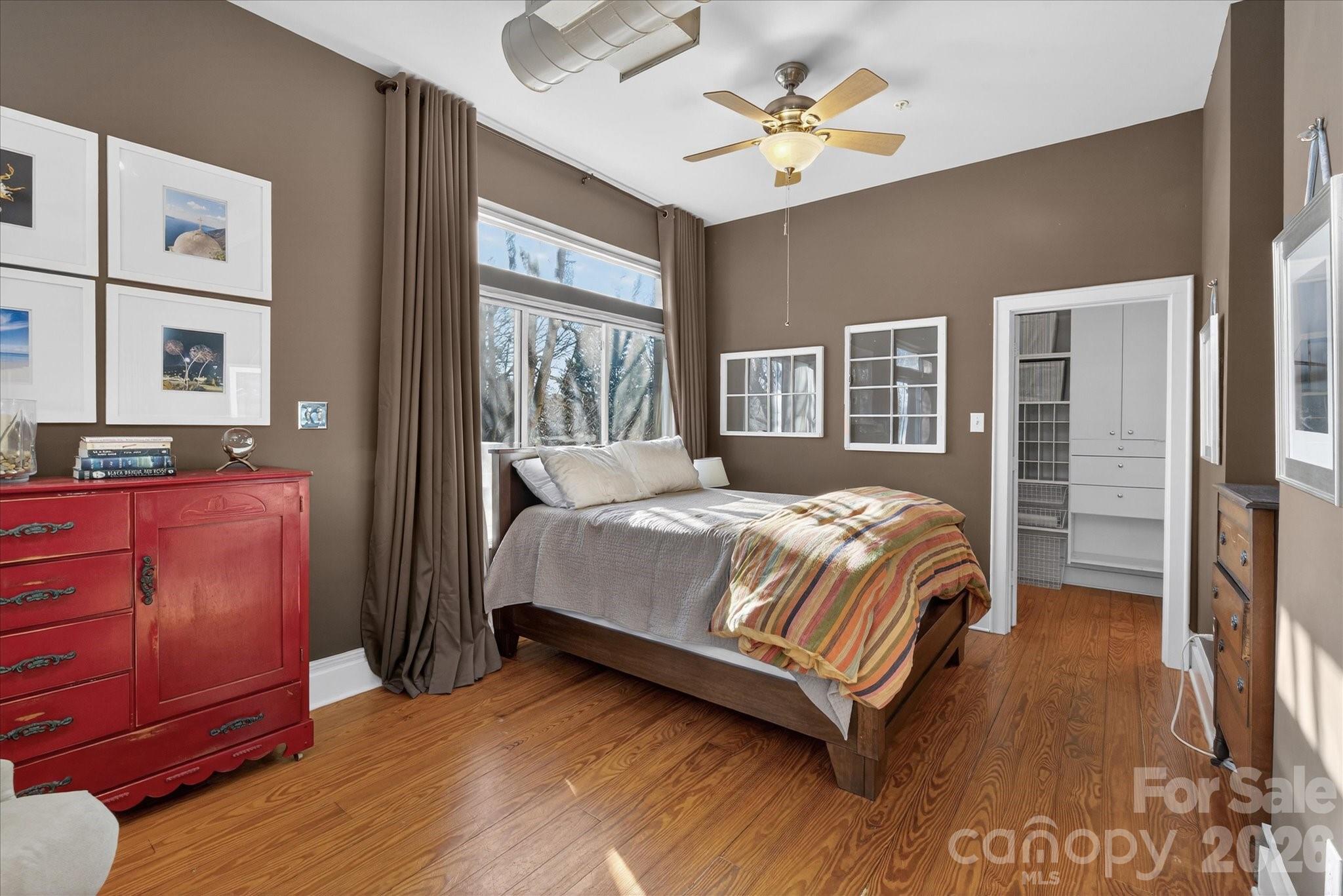 404 N Laurel Avenue Unit: 16