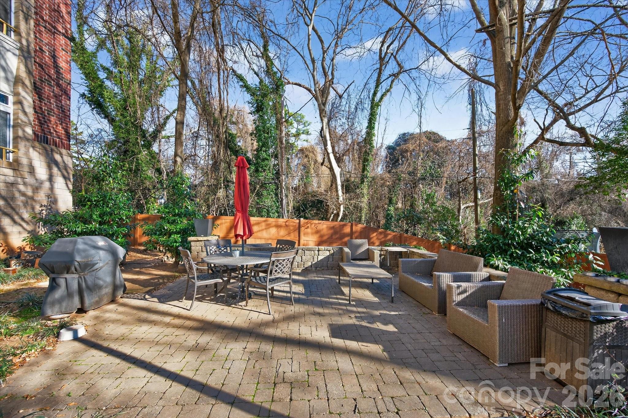 404 N Laurel Avenue Unit: 16