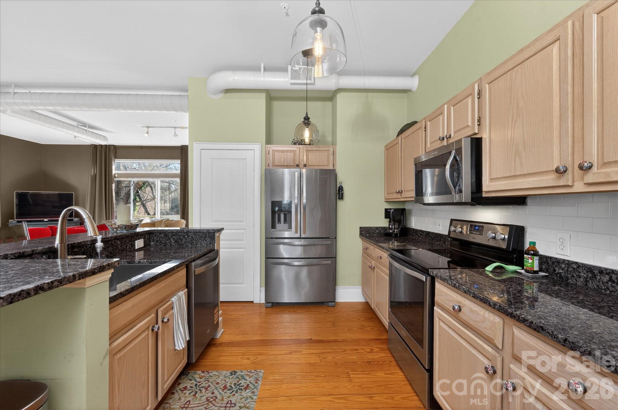 404 N Laurel Avenue Unit: 16