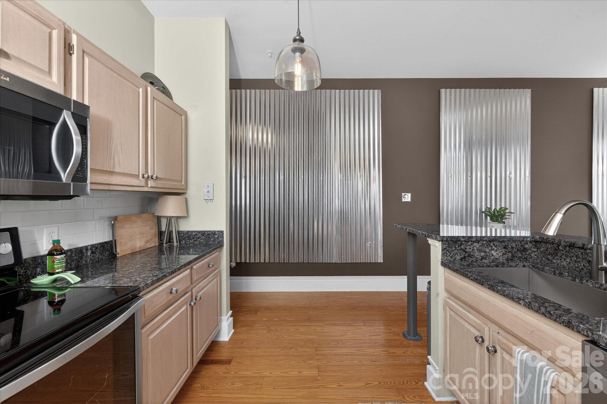 404 N Laurel Avenue Unit: 16