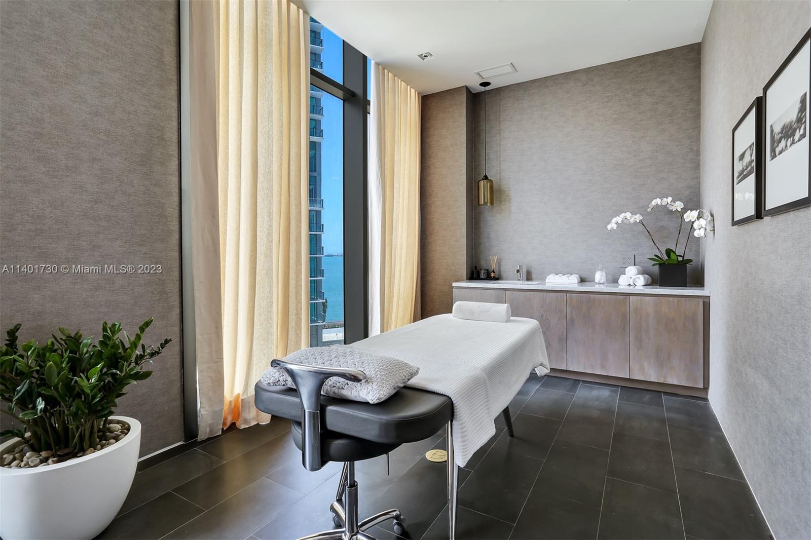 480 NE 31st St # 1204