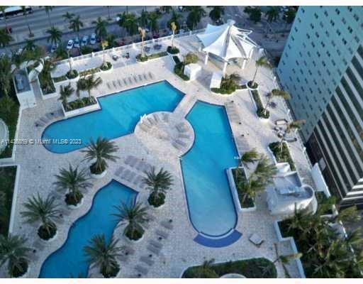 244 Biscayne Blvd # 3908