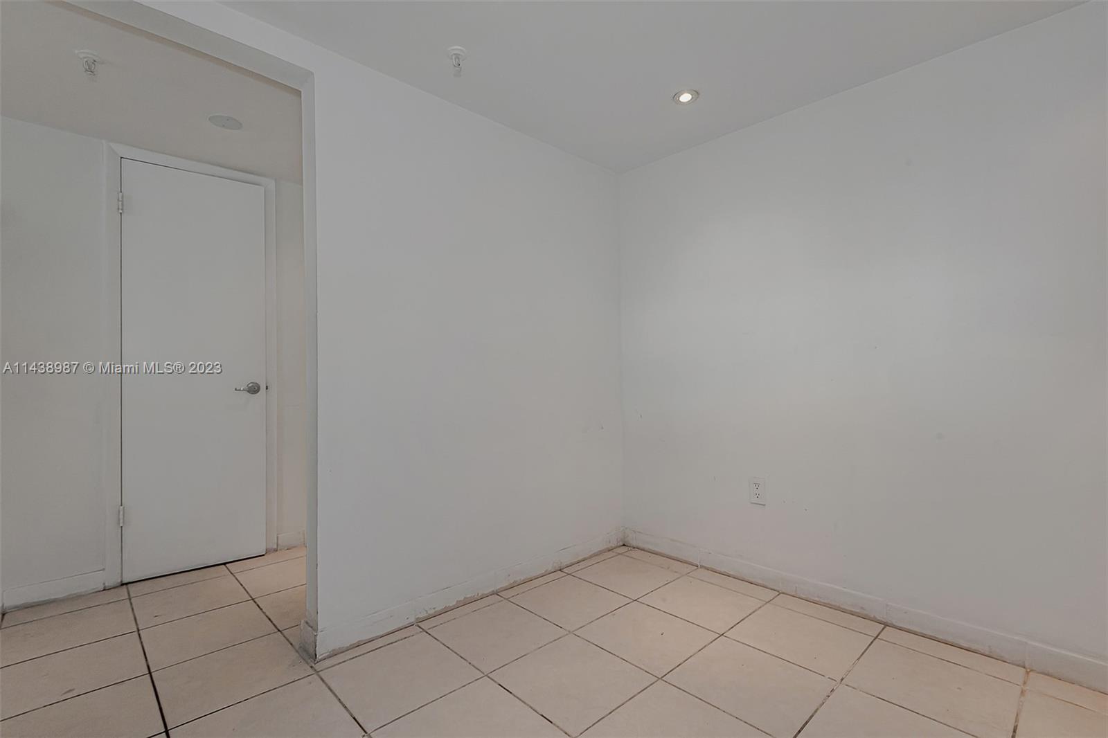 555 NE 15th St # 32E