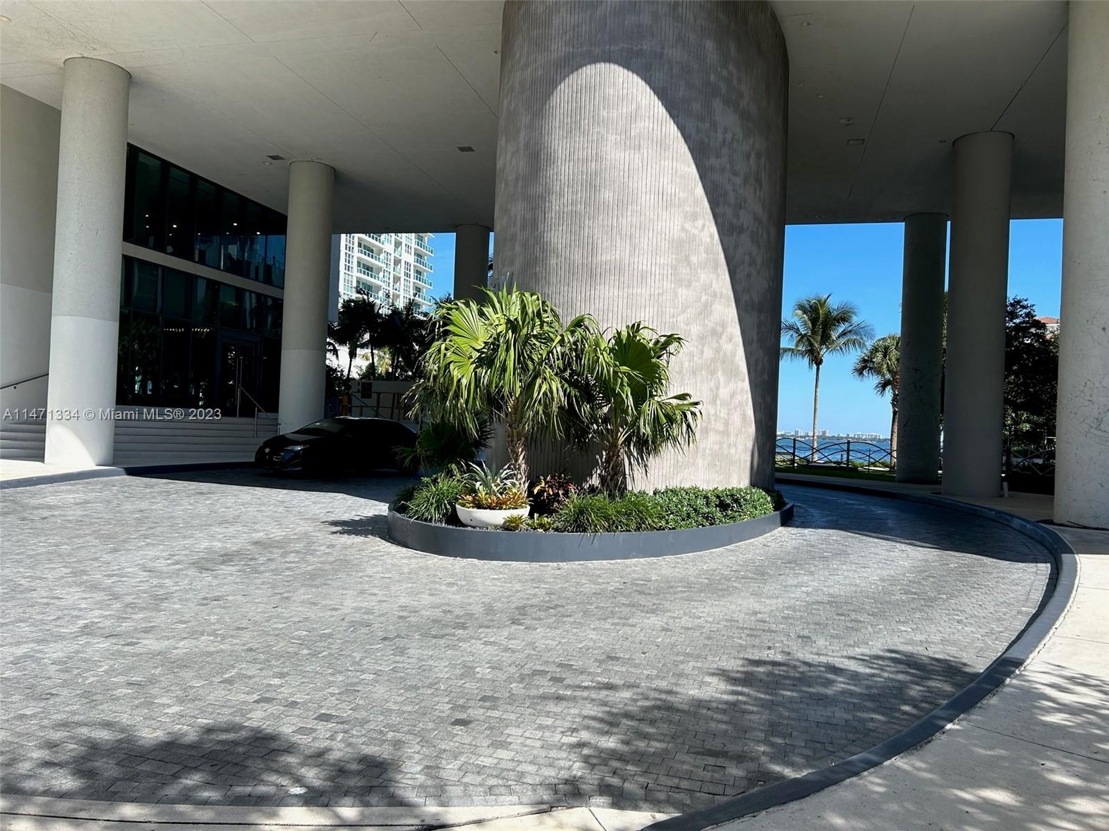 460 NE 28th St # 2401