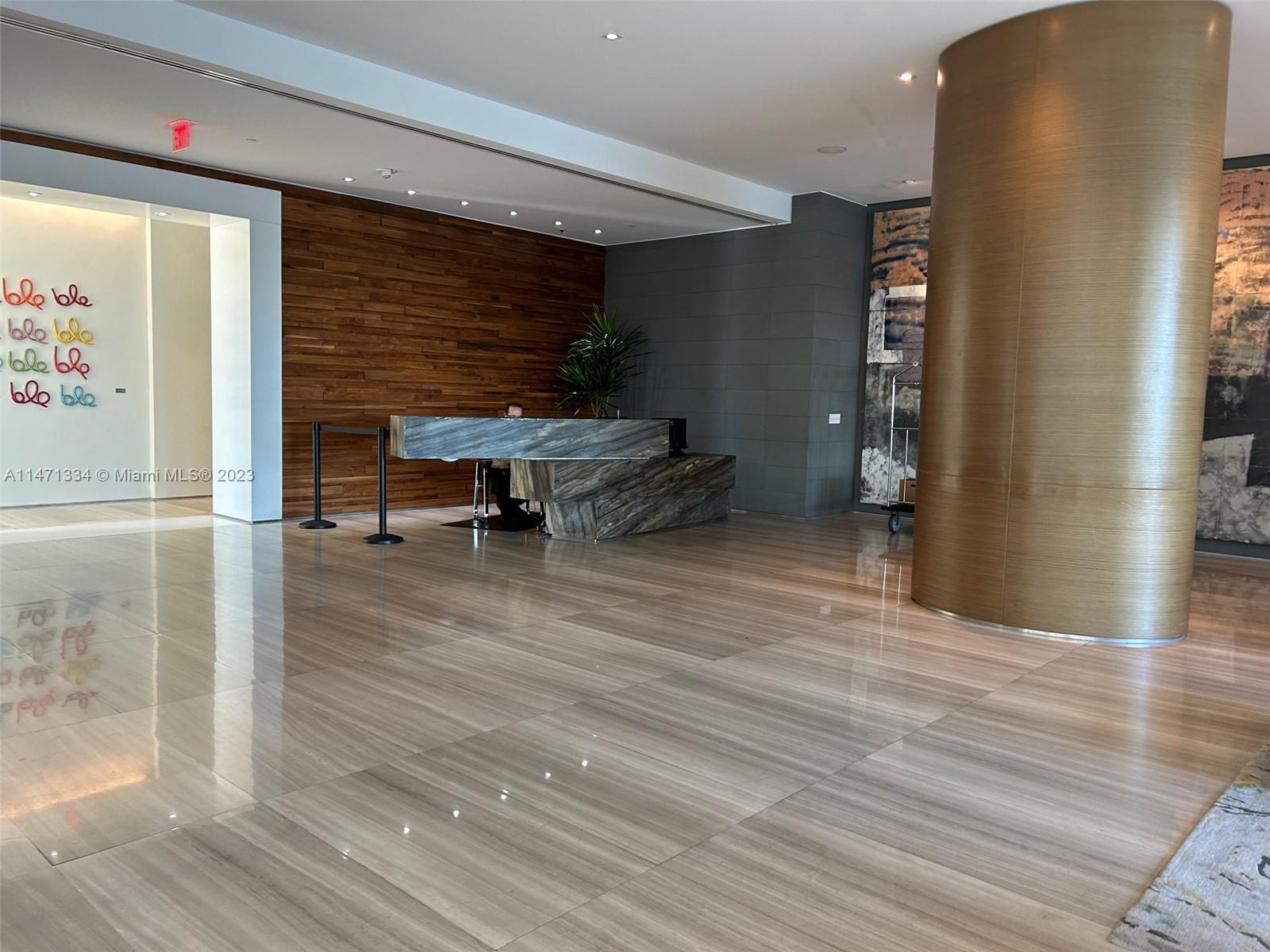 460 NE 28th St # 2401