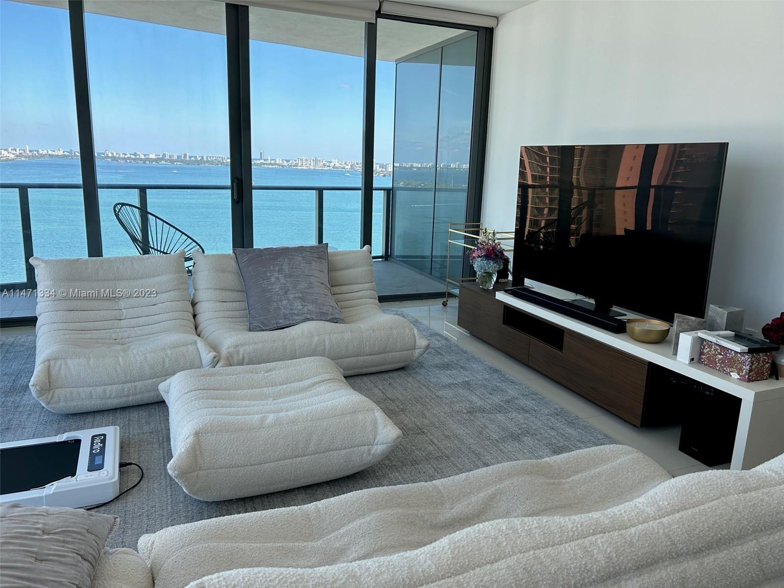 460 NE 28th St # 2401