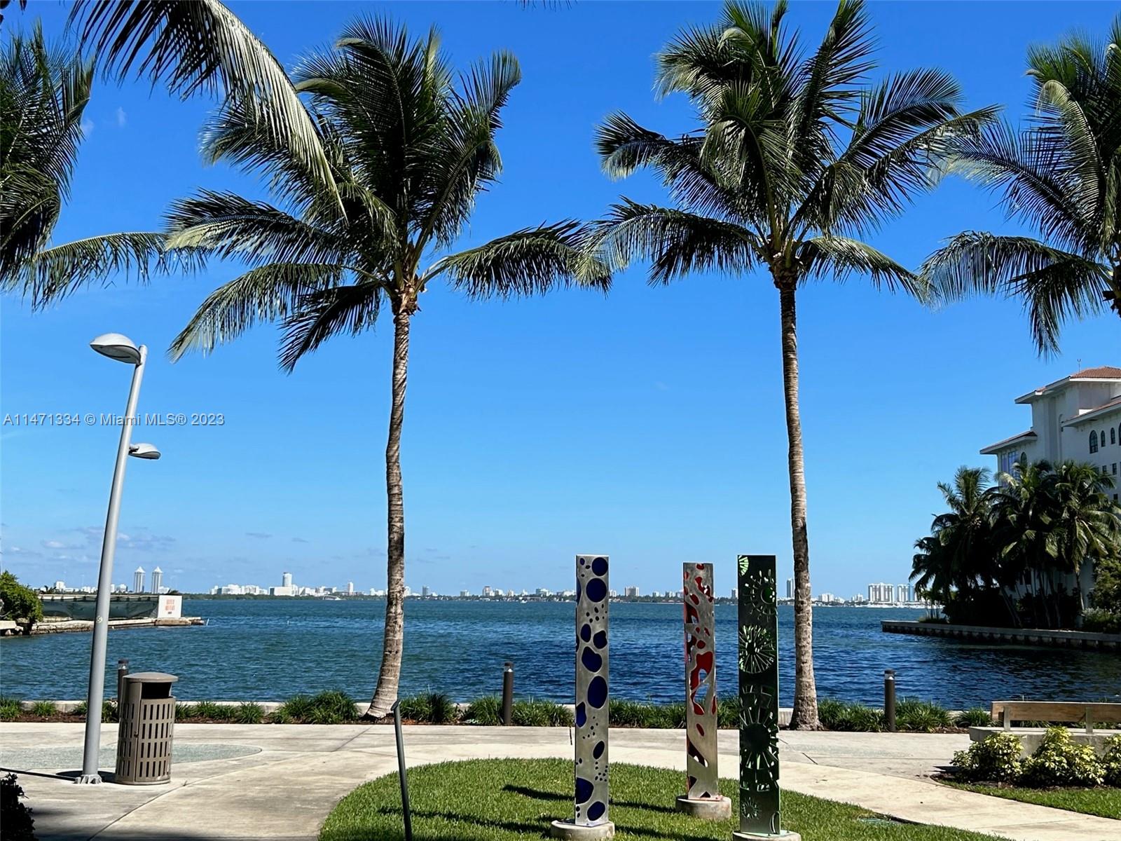 460 NE 28th St # 2401