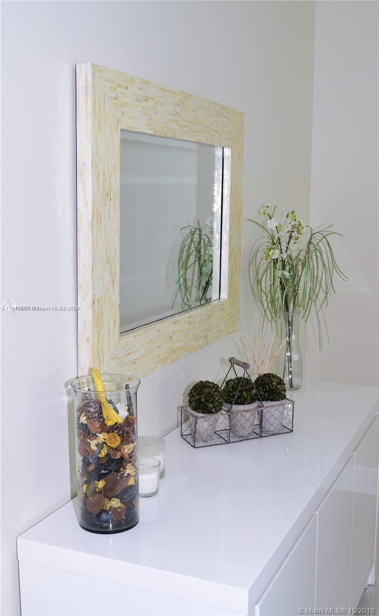 10275 Collins Ave # 521