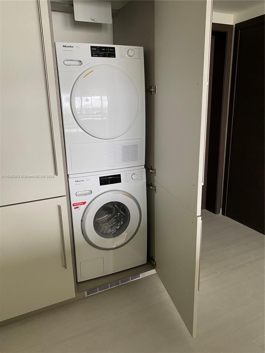 1000 Brickell Plz # 2604