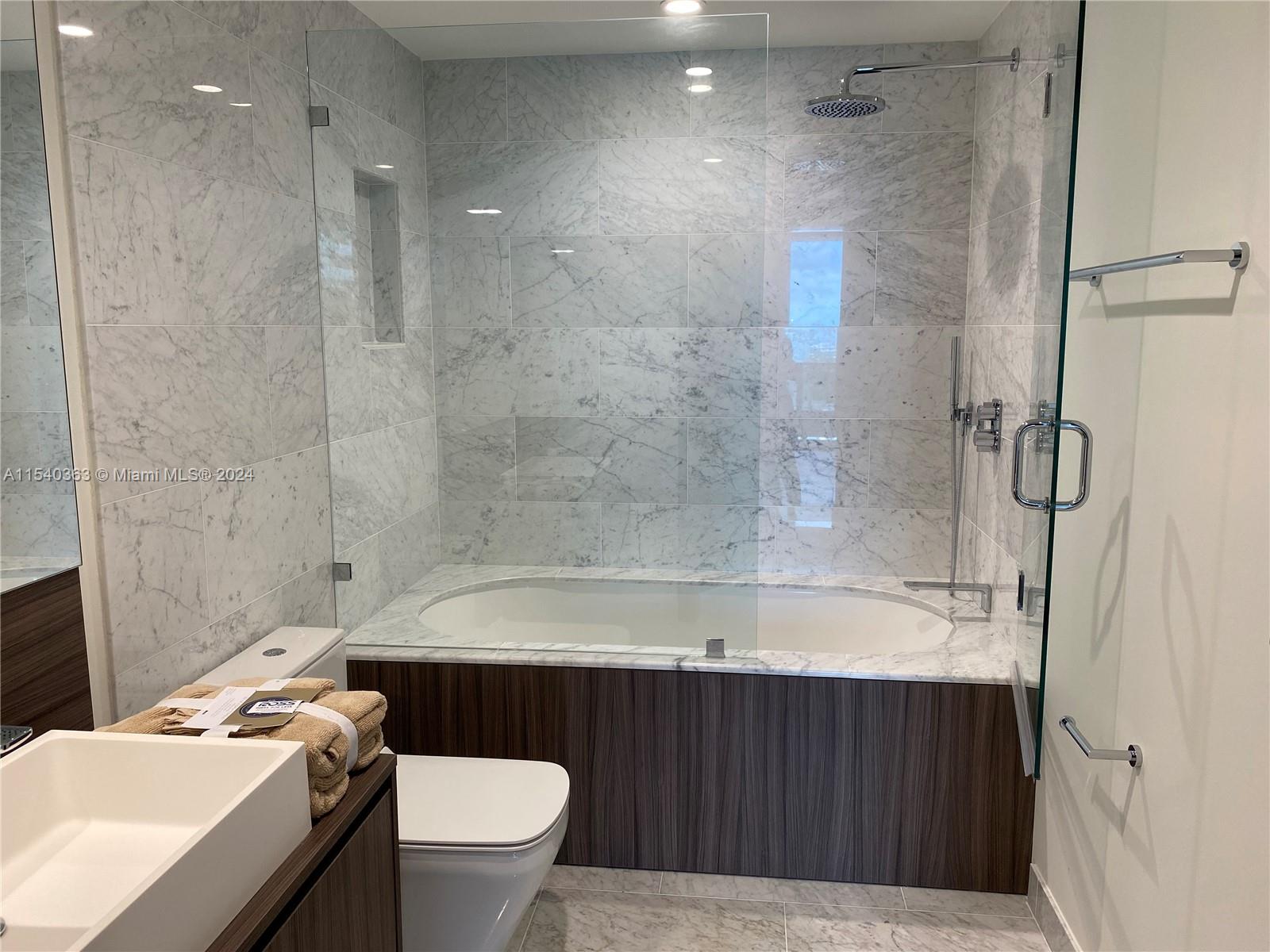 1000 Brickell Plz # 2604