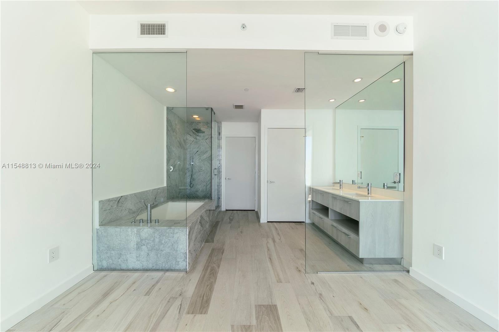 480 NE 31st St # 2202